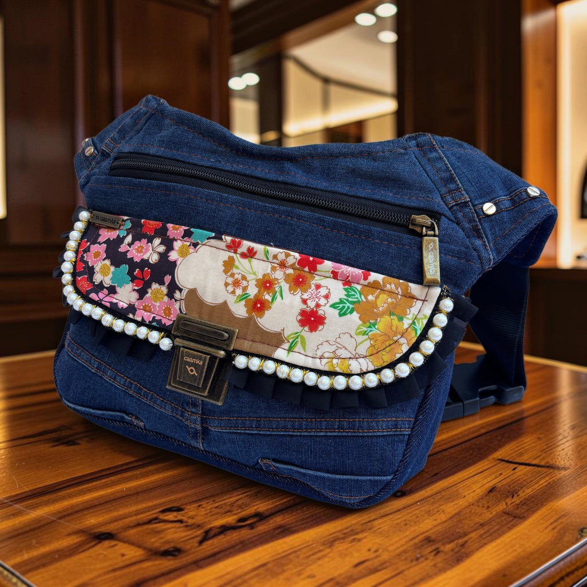 Riñonera Original "Jeans Japaneses Top" ♻️ Jeans Recycled ♻️ + Bolsillo extra con cremallera · Pieza Única Núm. 19601