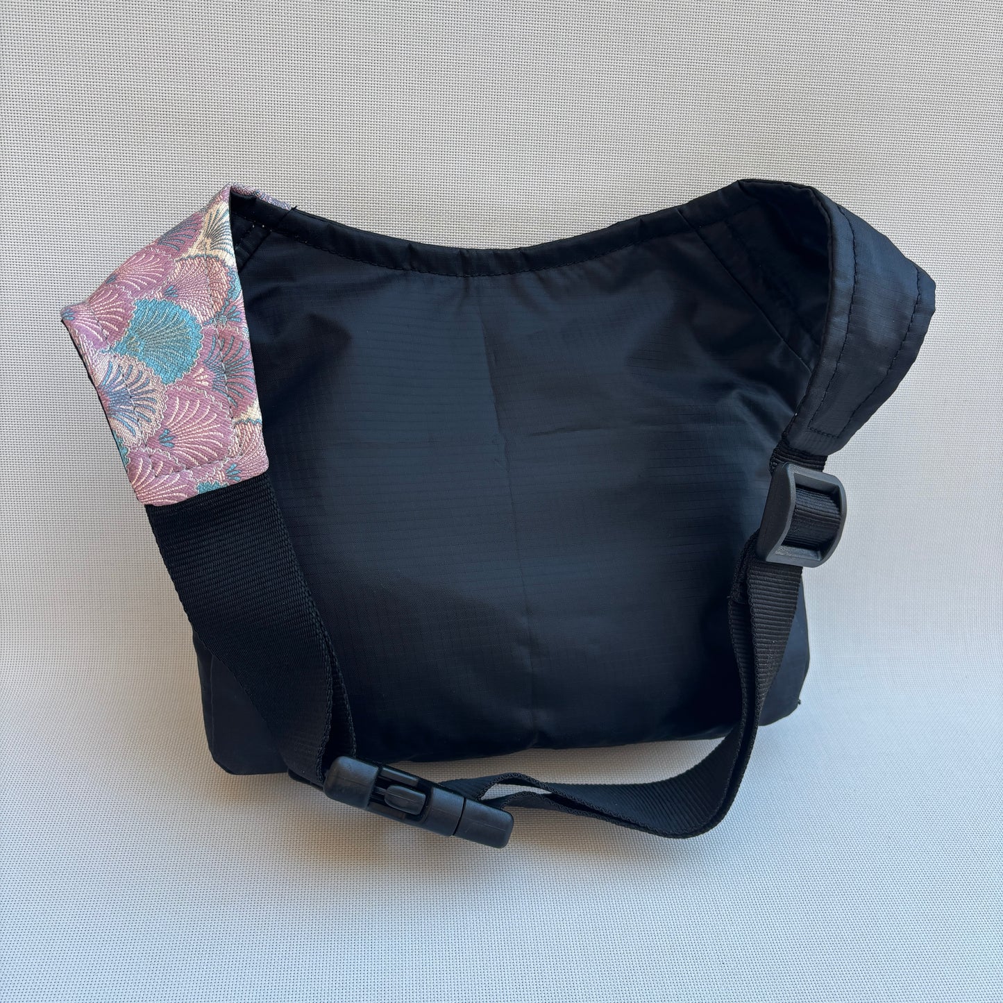 Riñonera "Japanese Black Spring" · Impermeable · Pieza Única Núm. 17261