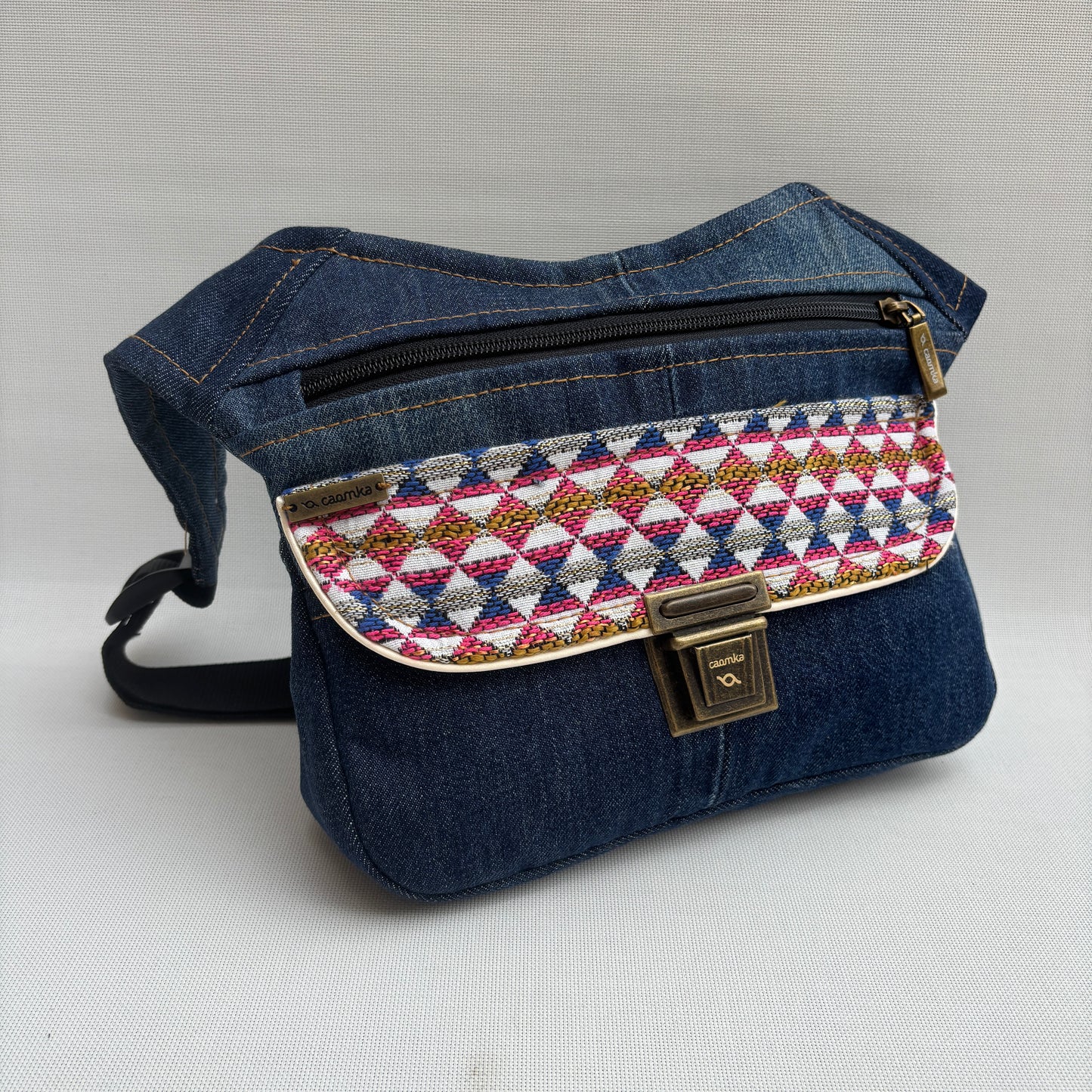 Riñonera ♻️ Jeans Recycled ♻️ · Pieza Única Núm. 18052