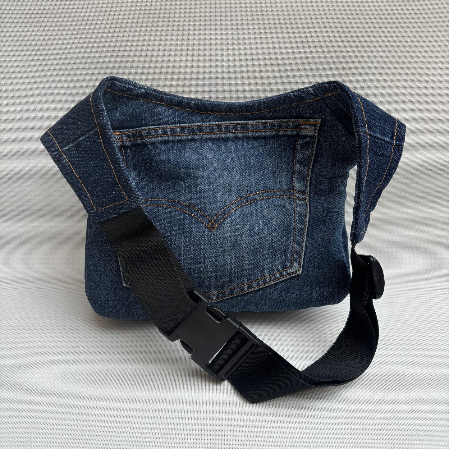 Riñonera ♻️ Jeans Recycled ♻️ · Pieza Única Núm. 18052
