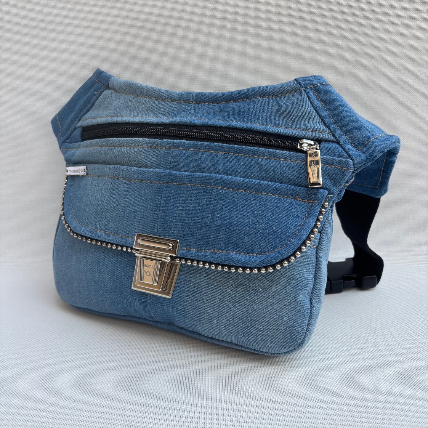 Riñonera "Special ♻️ Jeans Recycled ♻️ · Pieza Única Núm. 18057