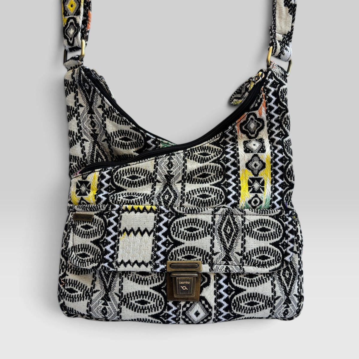 Bolso Bandolera Súper Caomka "Ethnic Black & White" · Pieza Única Núm. 19553