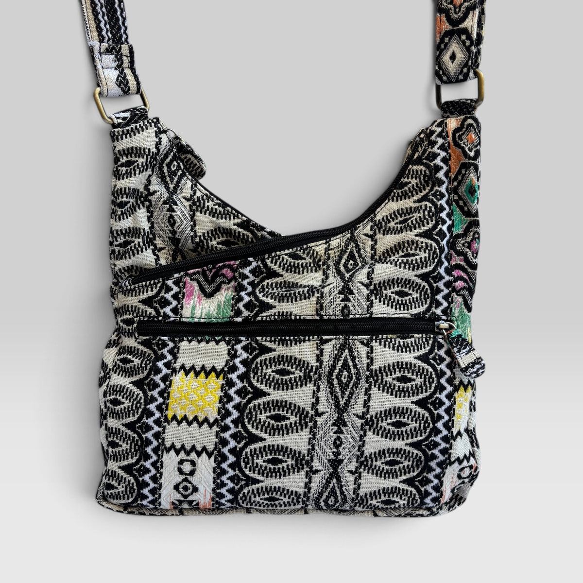 Bolso Bandolera Súper Caomka "Ethnic Black & White" · Pieza Única Núm. 19553