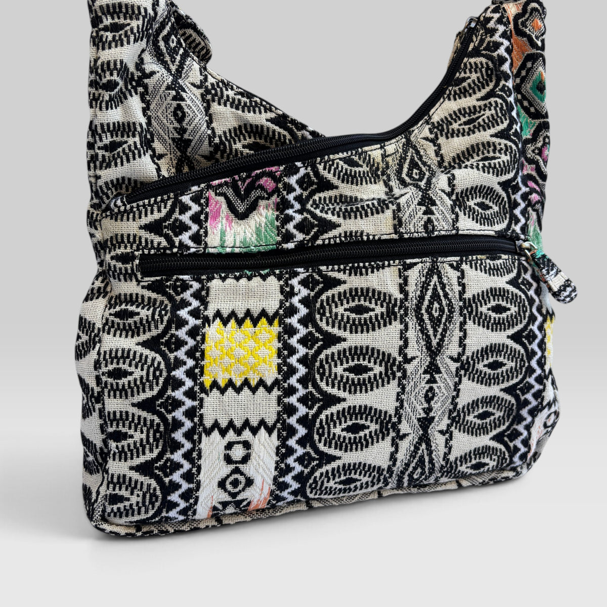 Bolso Bandolera Súper Caomka "Ethnic Black & White" · Pieza Única Núm. 19553