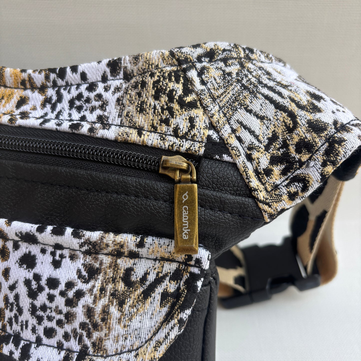 Riñonera "Animal Print Top" · Polipiel · Pieza Única Núm. 18036