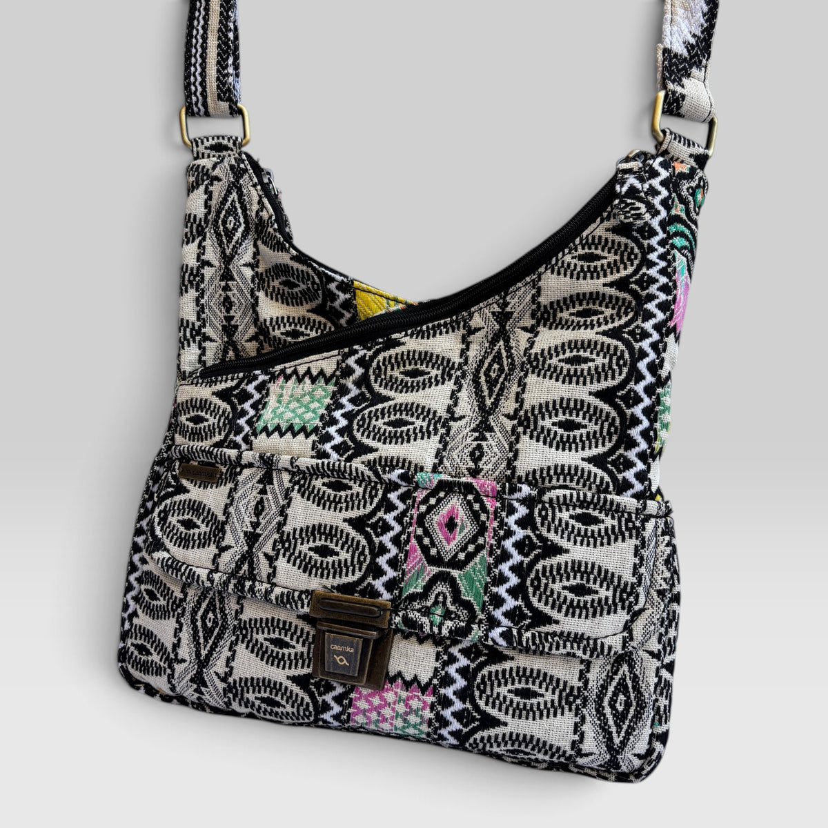 Bolso Bandolera Súper Caomka "Black & Ethnic" · Pieza Única Núm. 19559