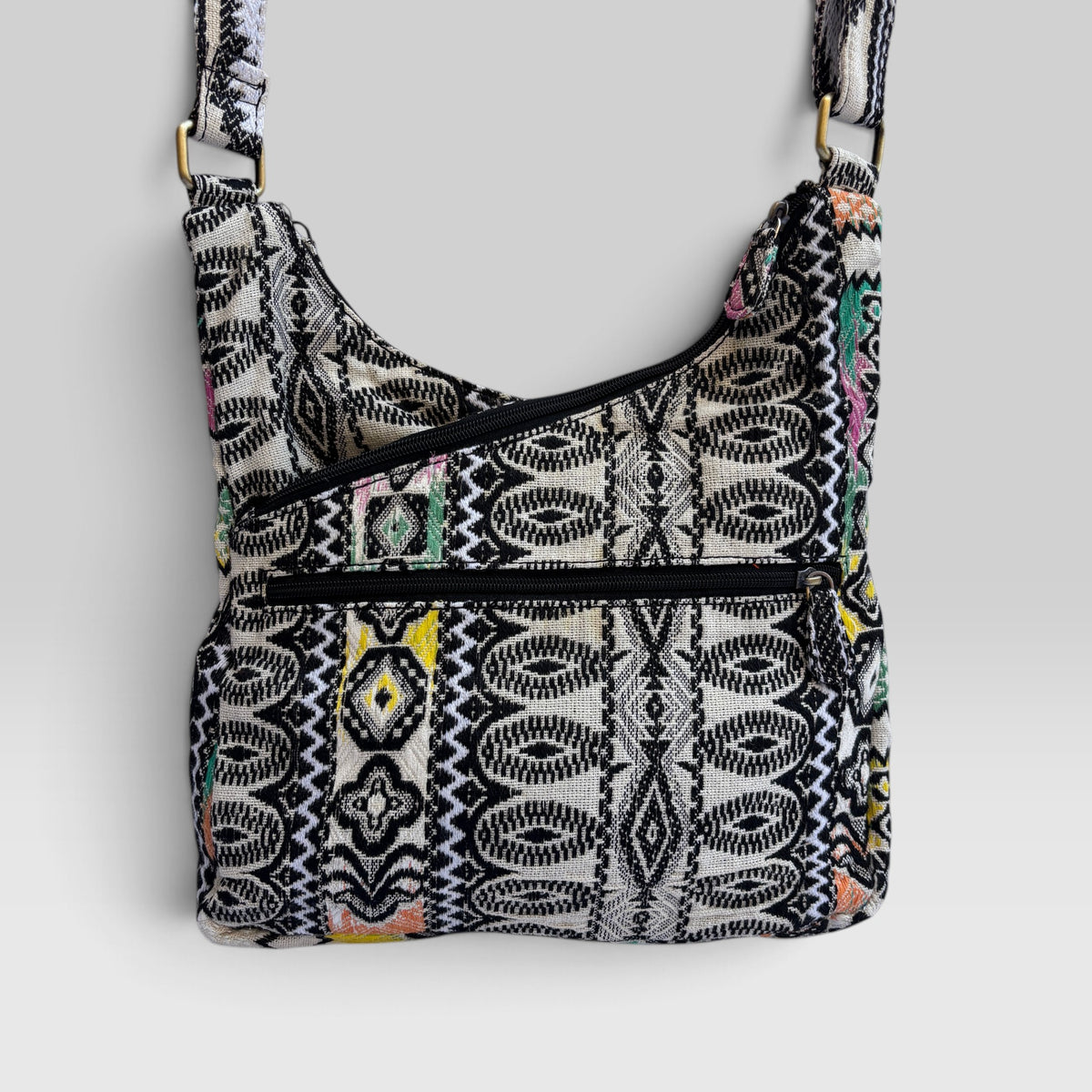 Bolso Bandolera Súper Caomka "Black & Ethnic" · Pieza Única Núm. 19559
