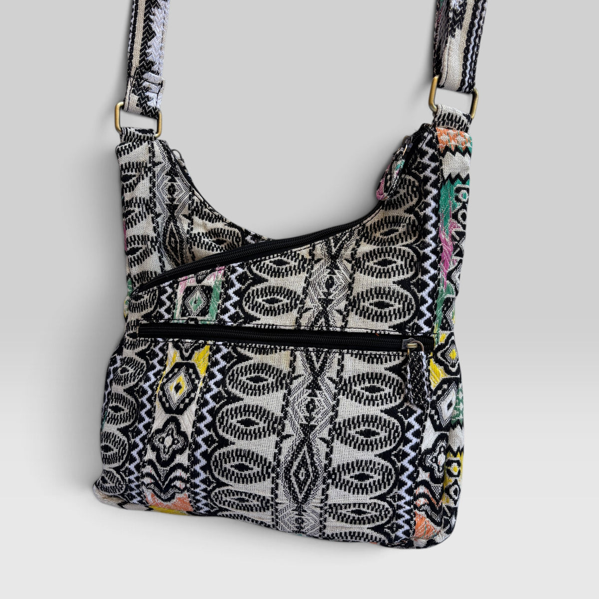 Bolso Bandolera Súper Caomka "Black & Ethnic" · Pieza Única Núm. 19559