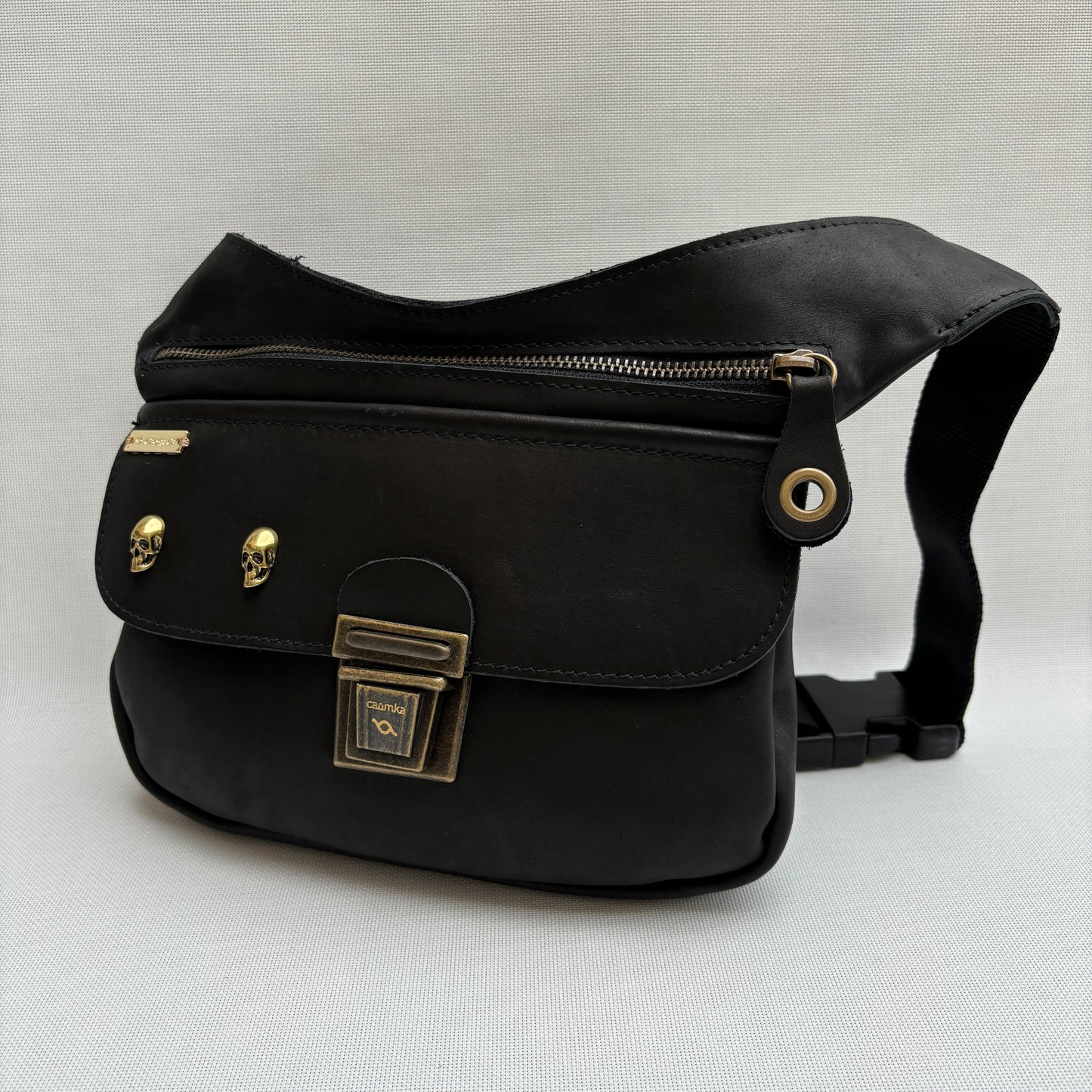 Premium Black Scary Skulls & Old Gold · Piel - Cuero · Pieza Única Núm. 16043