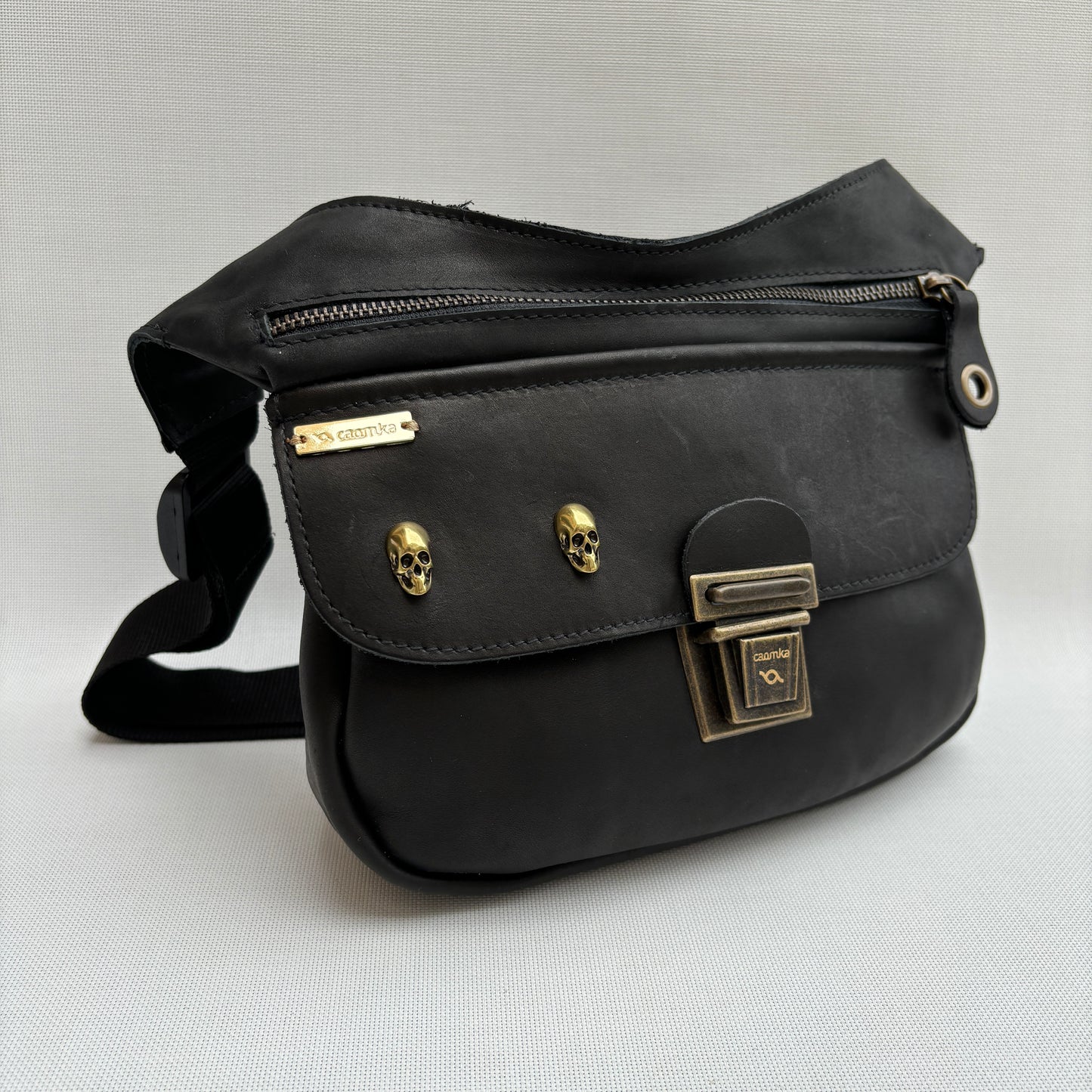 Premium Black Scary Skulls & Old Gold · Piel - Cuero · Pieza Única Núm. 16043