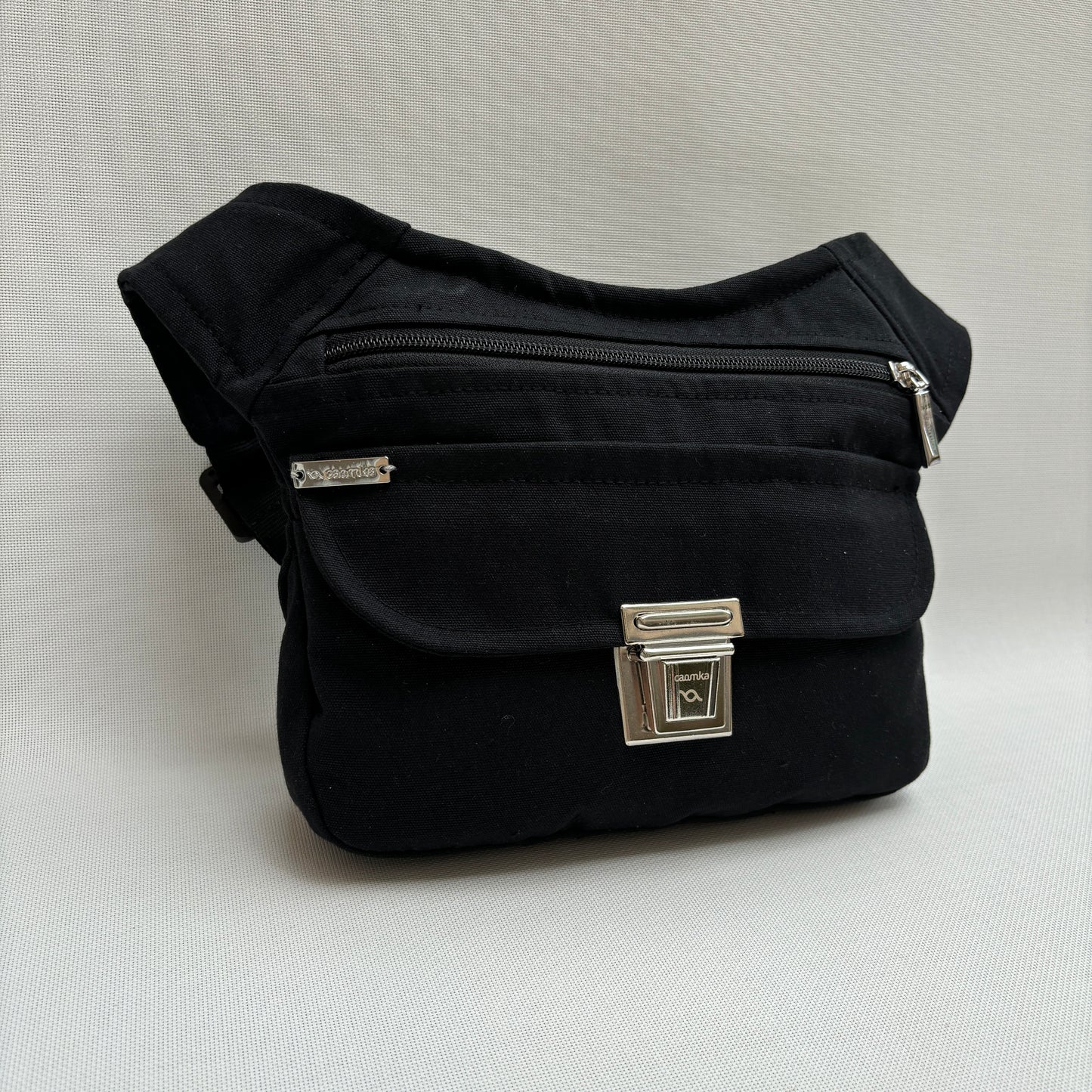 Classic Black Silver + Back pocket Exclusive Part No. 12172