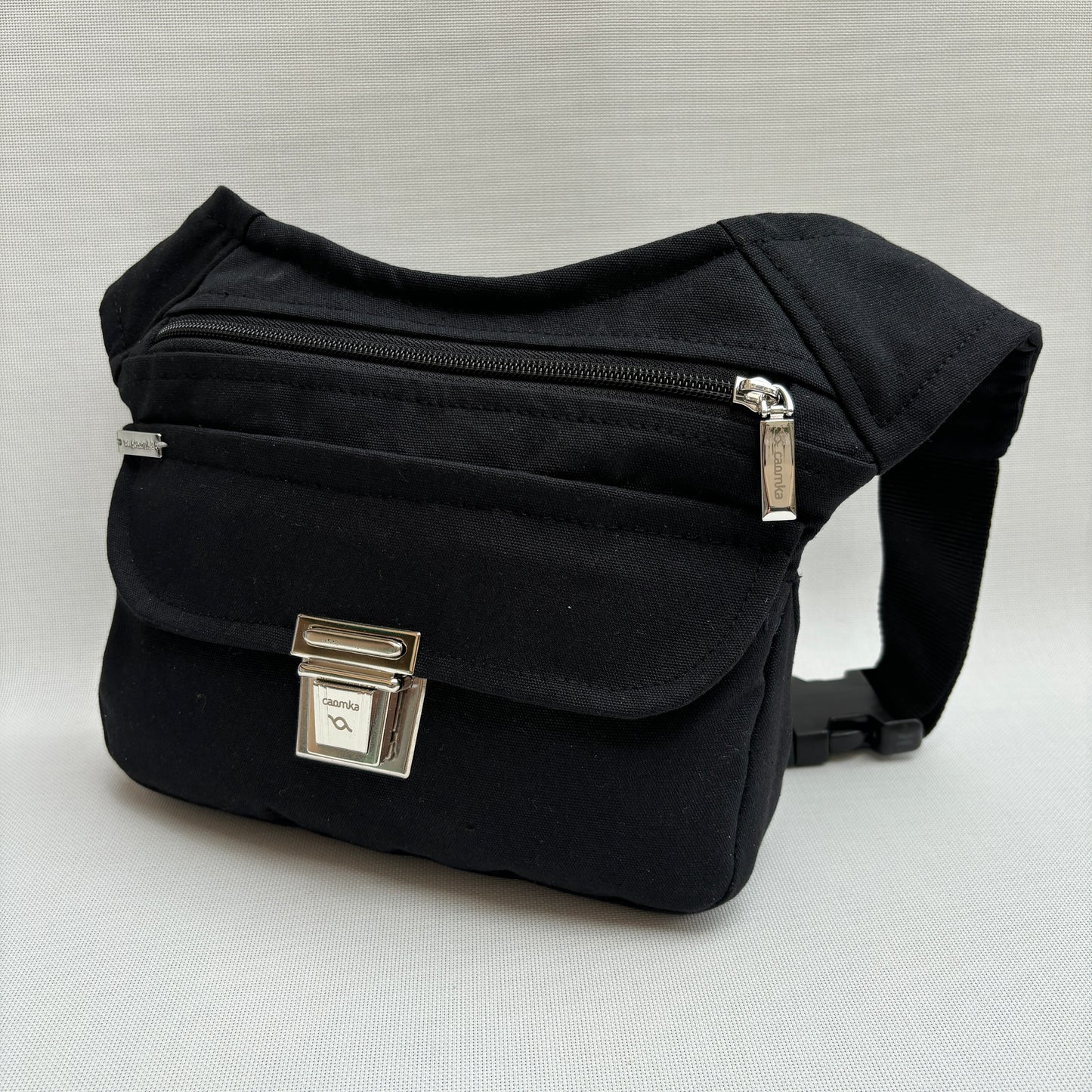 Classic Black Silver + Back pocket Exclusive Part No. 12172
