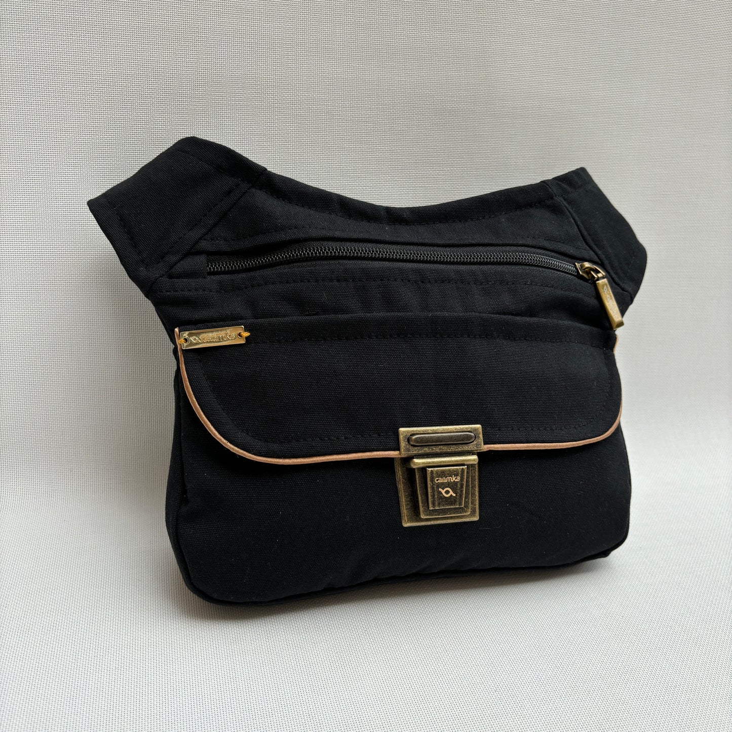 Classic Black Silver + Back pocket Exclusive Part No. 12172