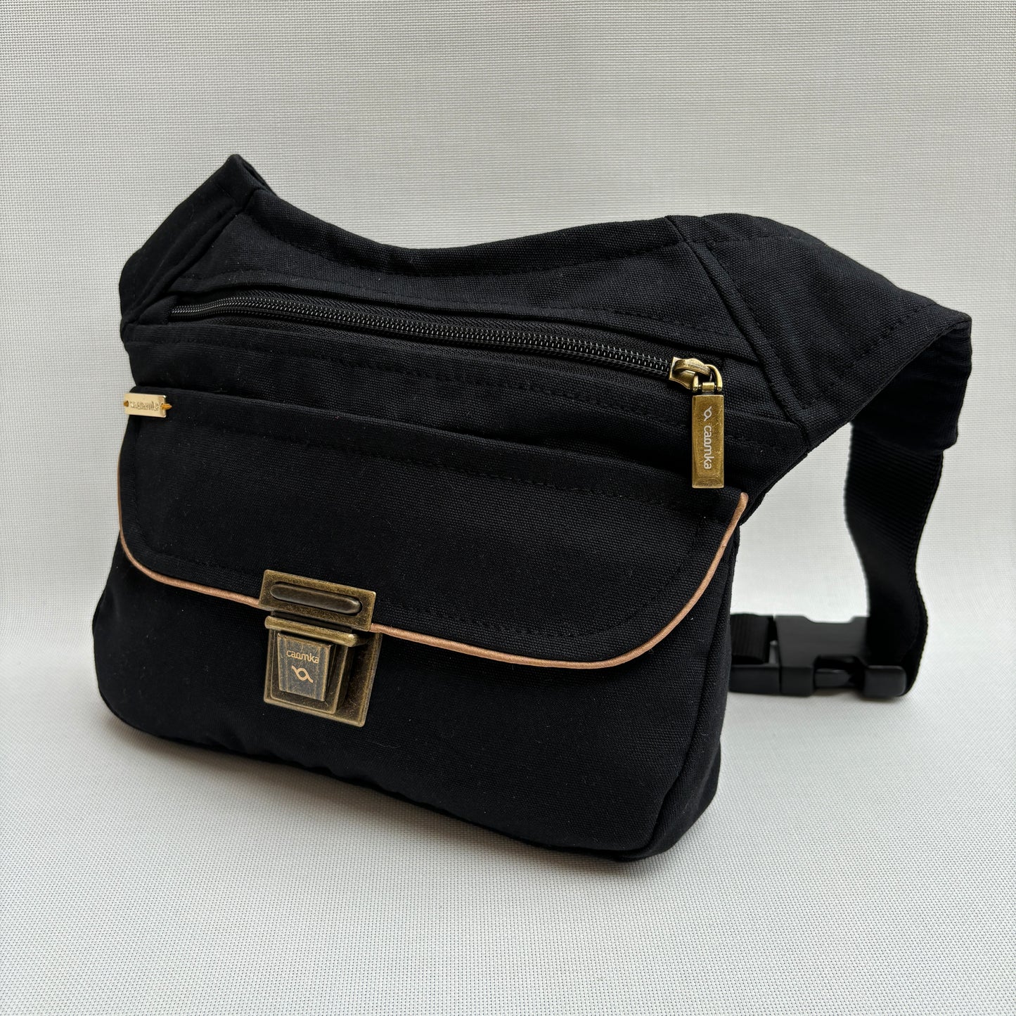 Classic Black Silver + Back pocket Exclusive Part No. 12172