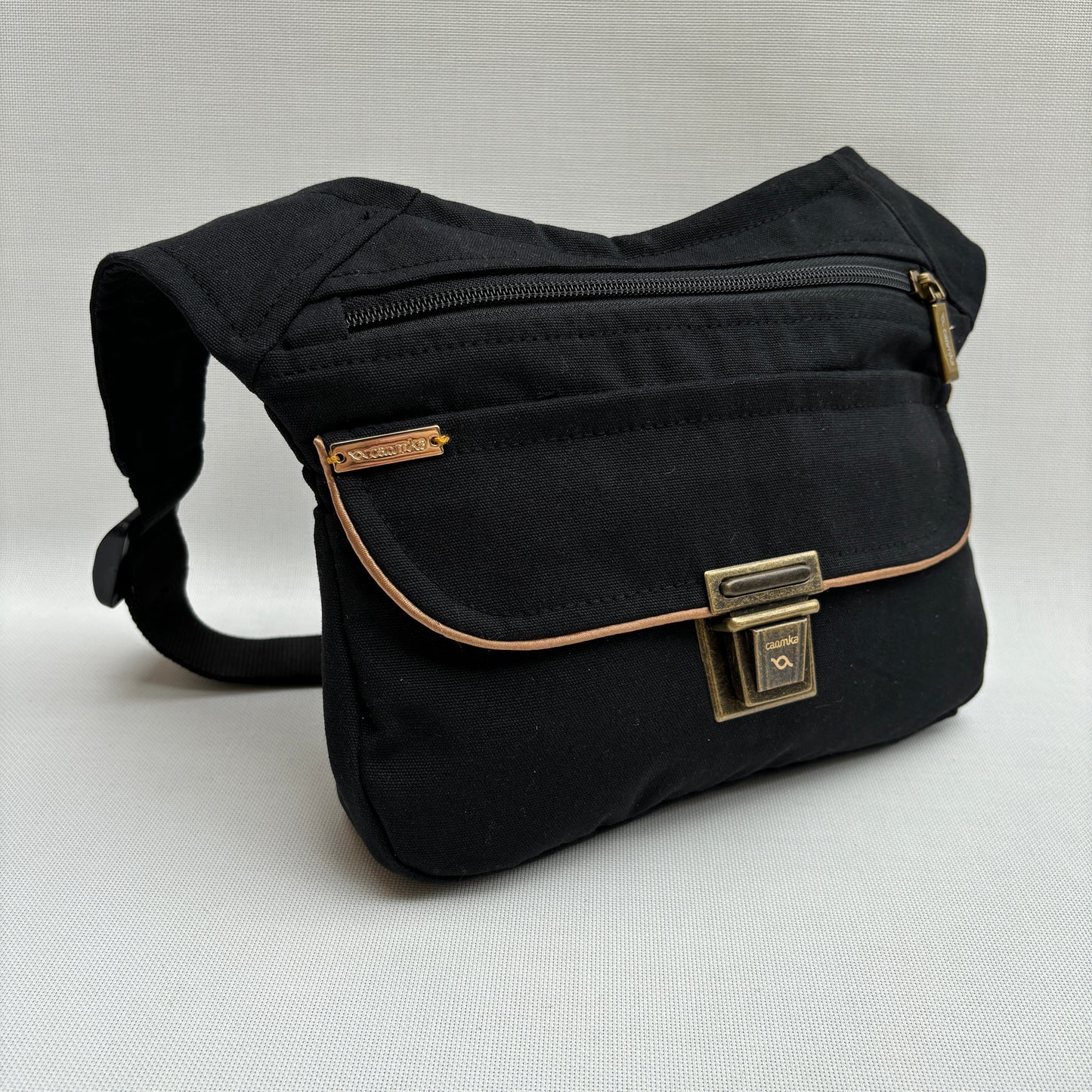 Classic Black Silver + Back pocket Exclusive Part No. 12172