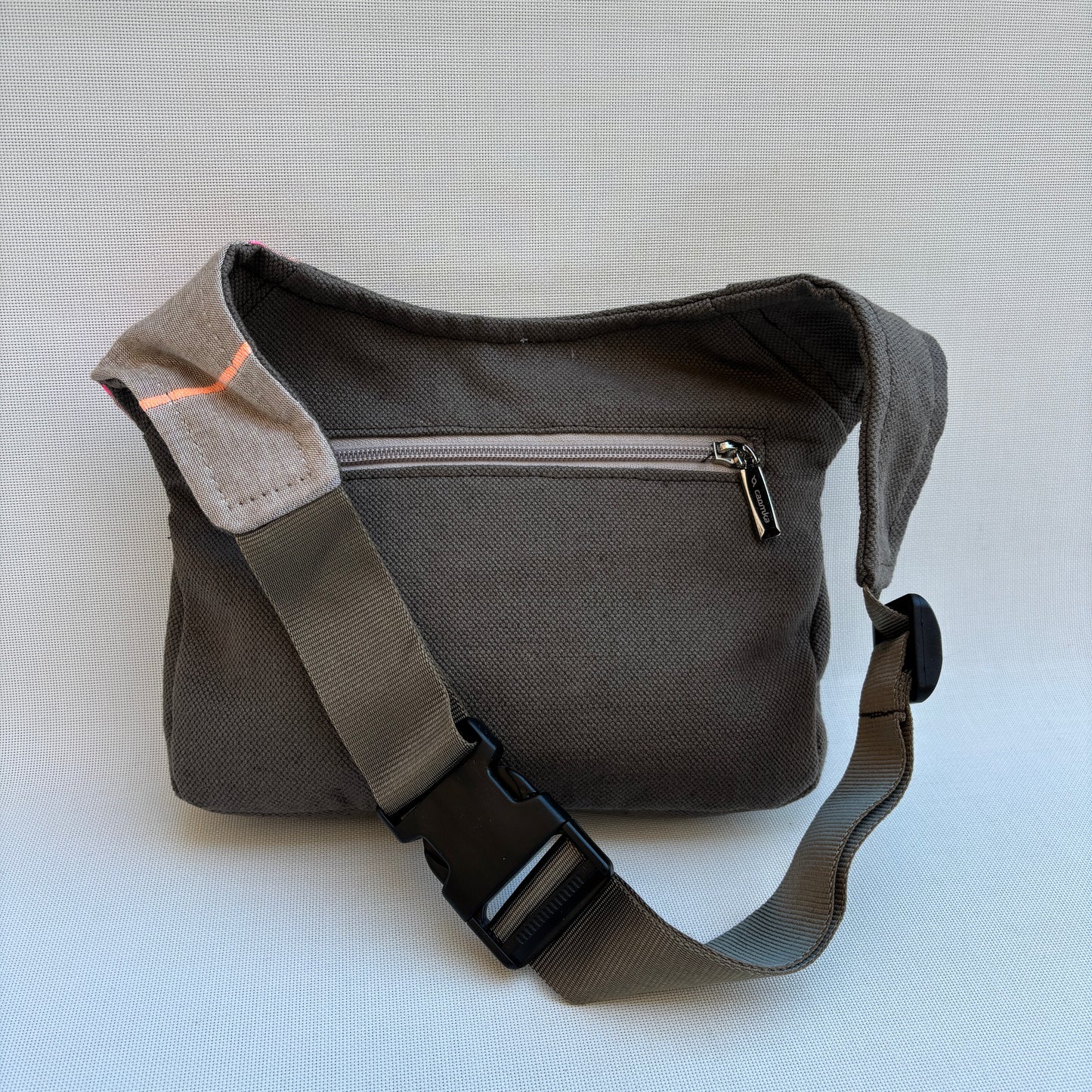Riñonera "Special Grey Energy India" + Bolsillo trasero · Pieza Única Núm. 19003