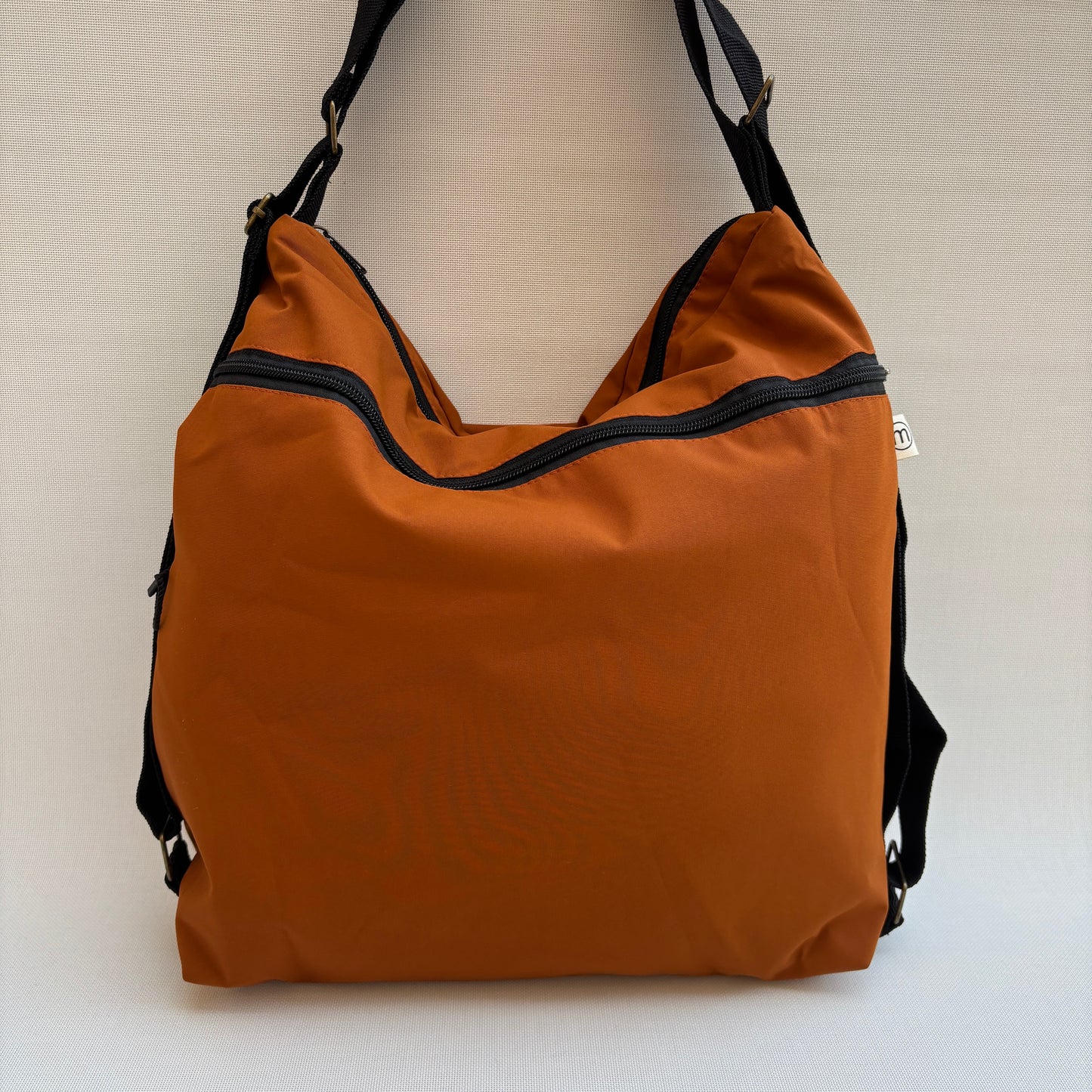 Mochila - Bolso - Tote Bag - Impermeable · Mutifunción · "Nepal" Color Teja · Súper ligera · Pieza 17085