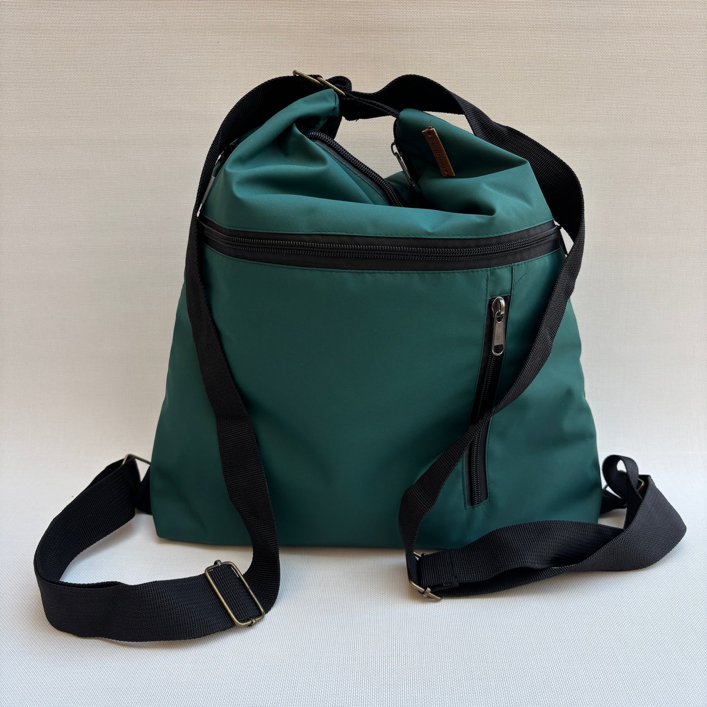 Mochila - Bolso - Tote Bag - Impermeable · Mutifunción · "Nepal" Color Verde · Súper ligera · Pieza 17086