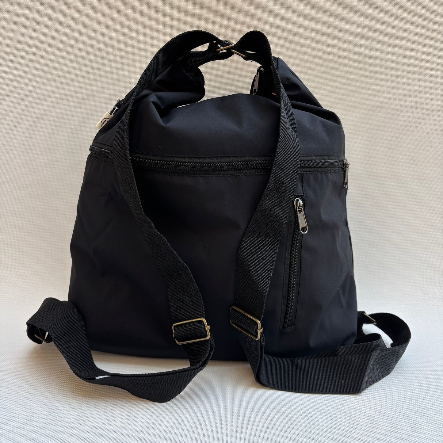 Mochila - Bolso - Tote Bag - Impermeable · Mutifunción · "Nepal" Color Negro · Súper ligera · Pieza 17087