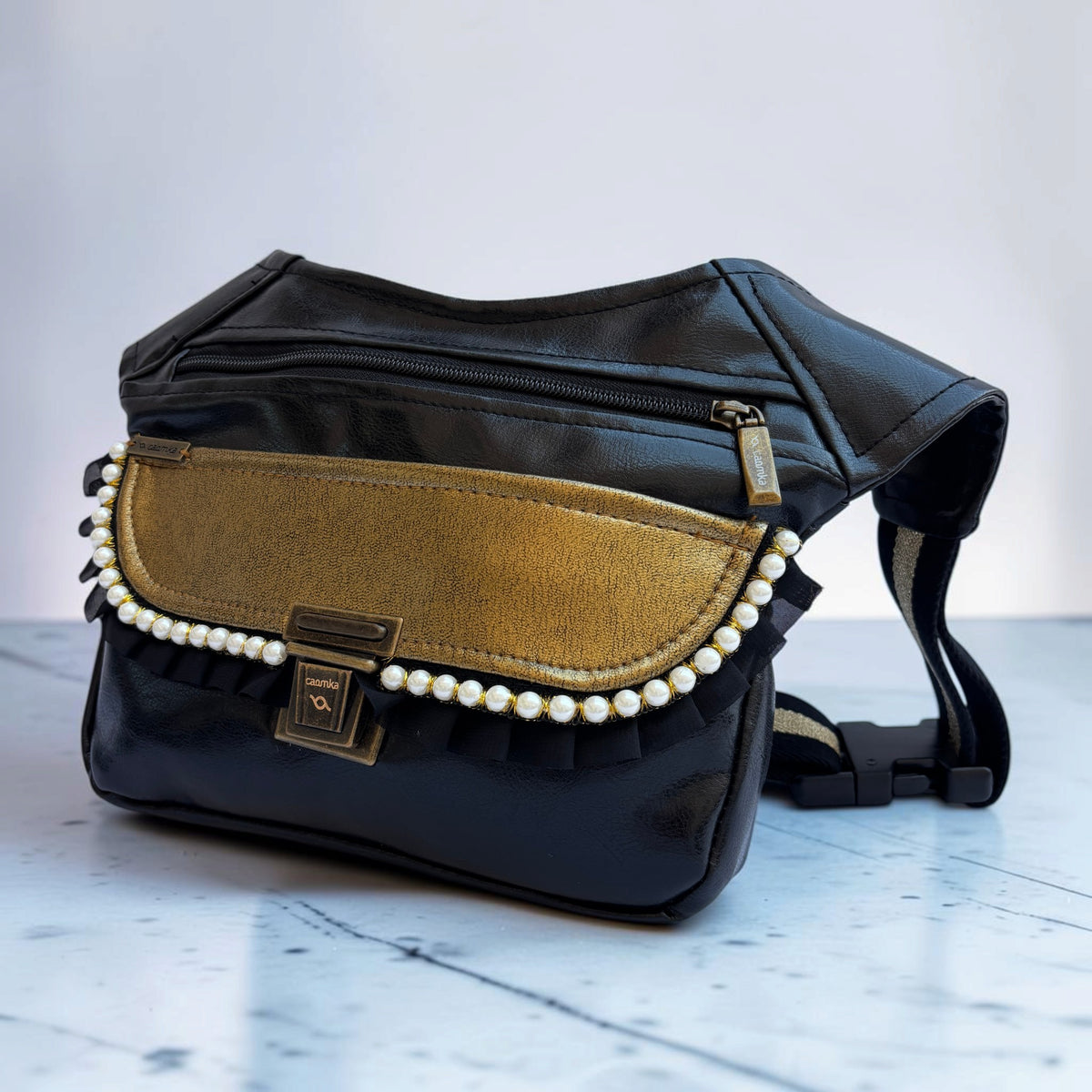 Riñonera "Special Black & Golden Luxury Top" · Polipiel · Pieza Única Núm. 19607