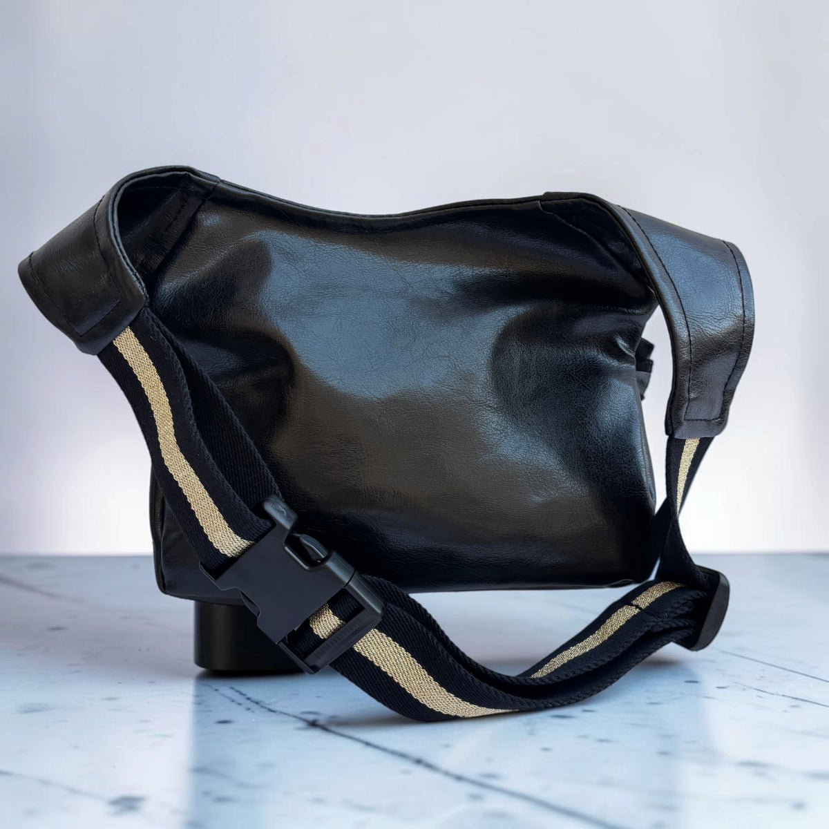 Riñonera "Special Black & Golden Luxury Top" · Polipiel · Pieza Única Núm. 19607