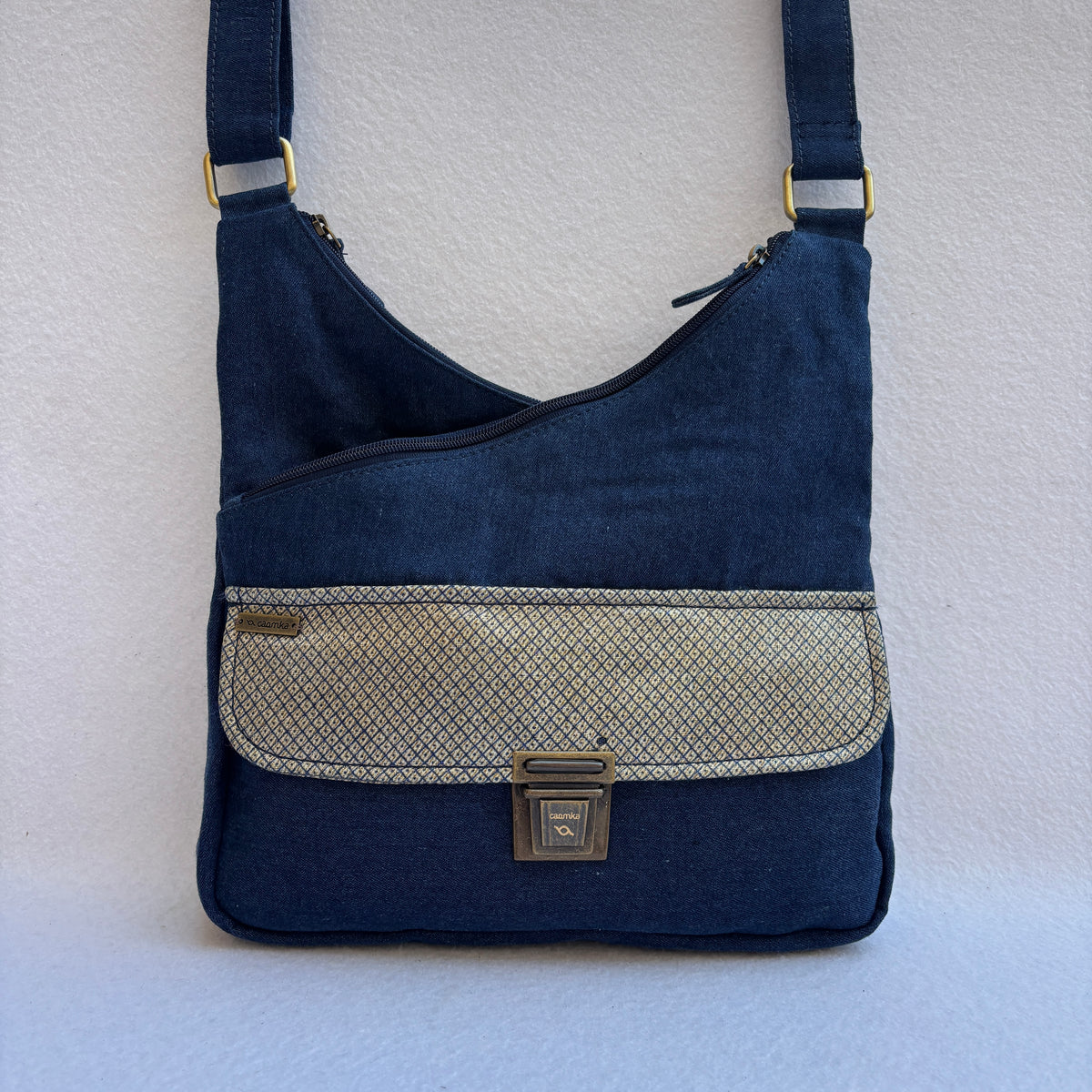(TARA -20€) Bolso Bandolera Súper Caomka “Geometric Jeans” · Pieza Única Núm. 19631