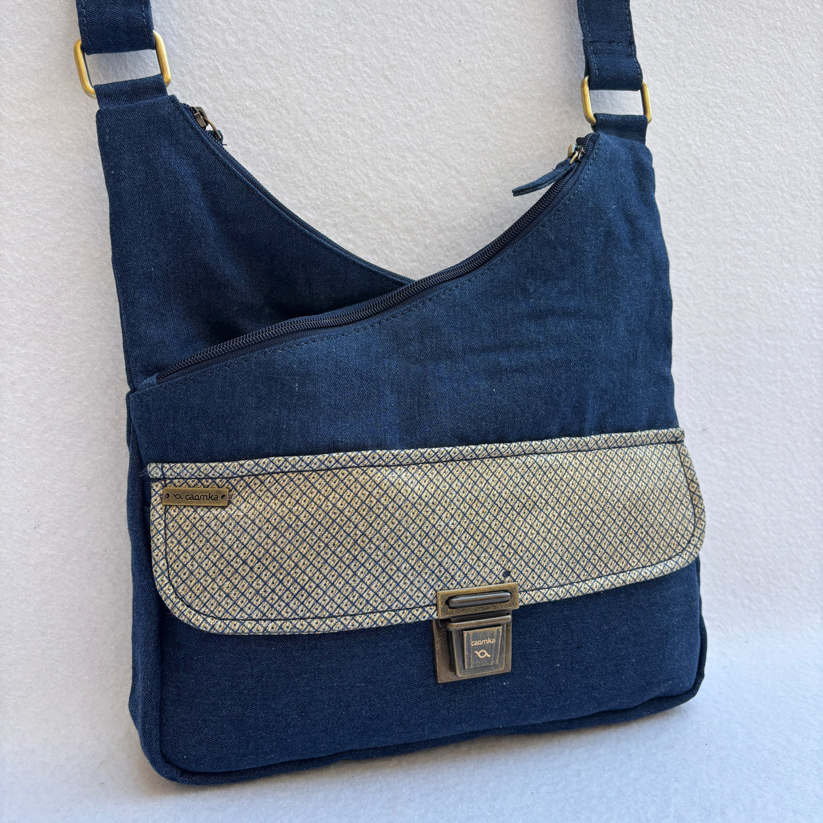 (TARA -20€) Bolso Bandolera Súper Caomka “Geometric Jeans” · Pieza Única Núm. 19631
