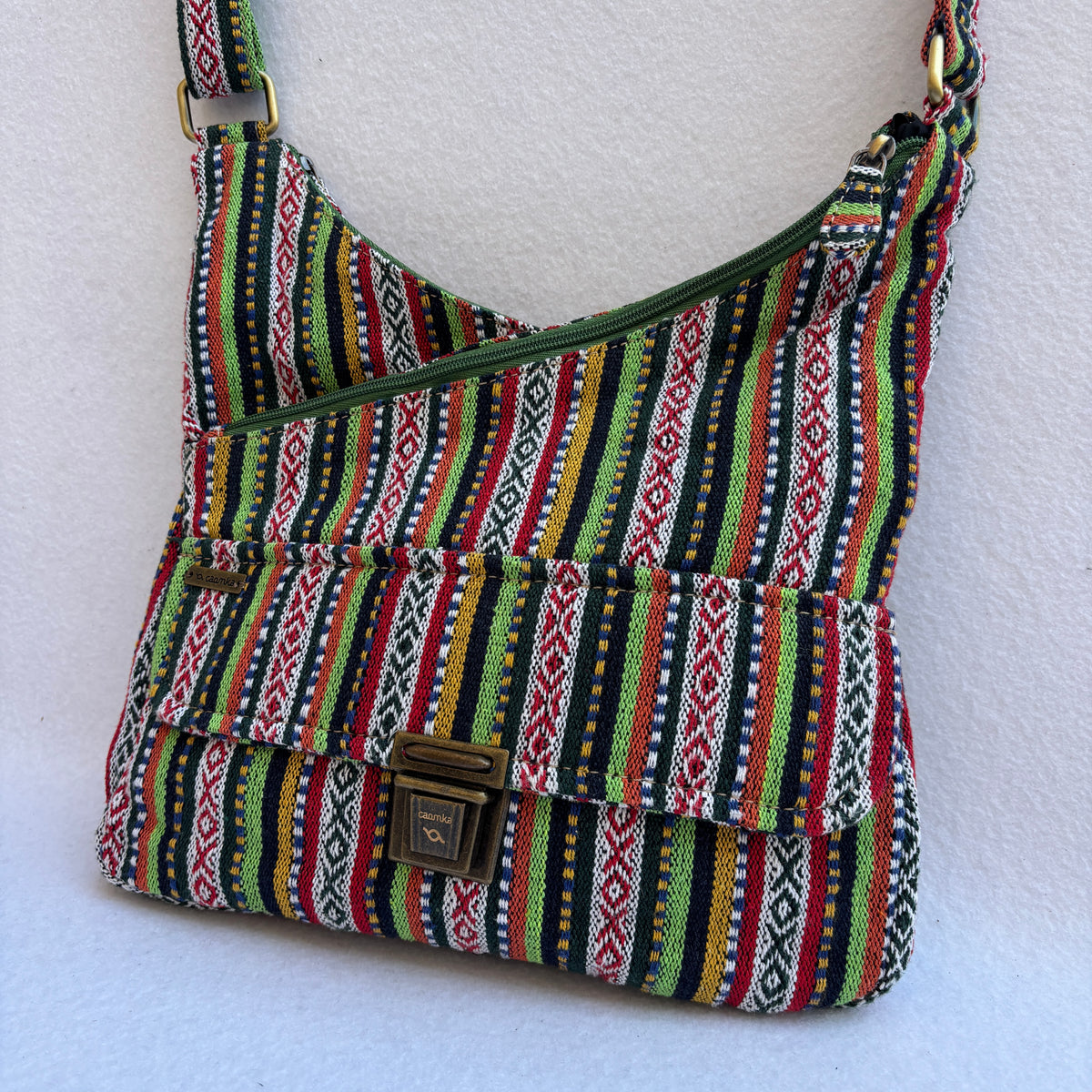 Bolso Bandolera Súper Caomka “Ethnic Stripes” · Pieza Exclusiva Núm. 19630