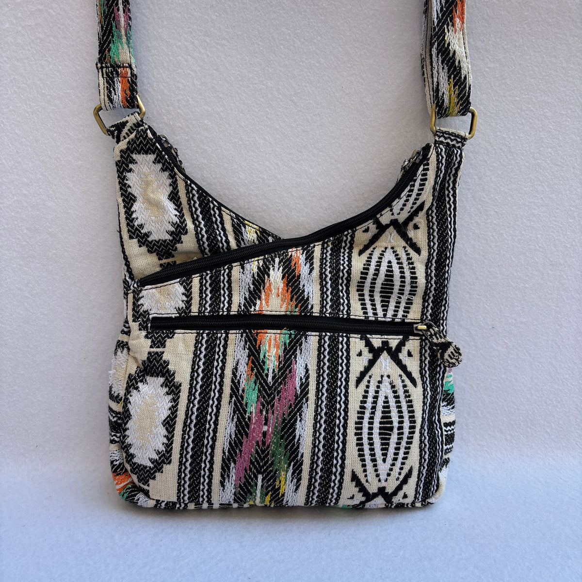 Bolso Bandolera Súper Caomka “Ethnic Black & Ivory Colors” · Pieza Única Núm. 19628