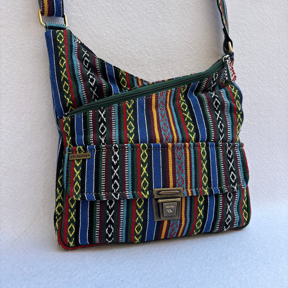Bolso Bandolera Súper Caomka “Ethnic Rainbow Stripes” · Pieza Exclusiva Núm. 19627