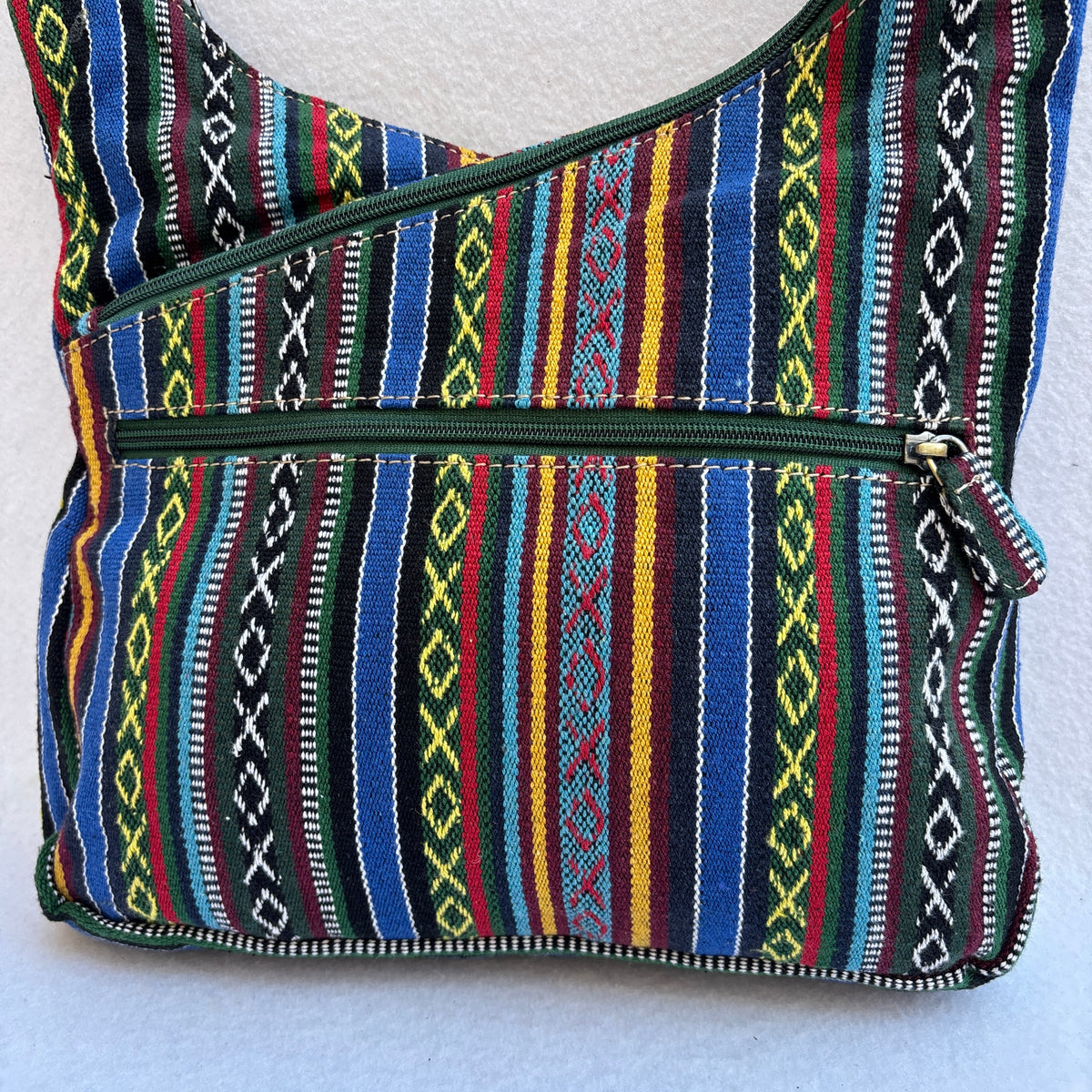 Bolso Bandolera Súper Caomka “Ethnic Rainbow Stripes” · Pieza Exclusiva Núm. 19627