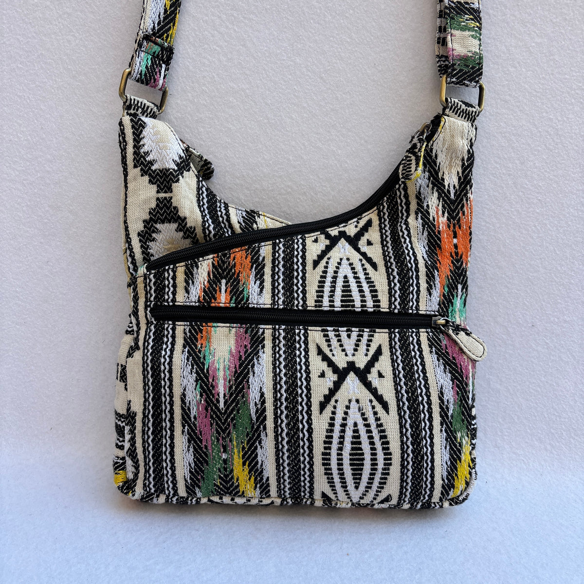 Bolso Bandolera Súper Caomka “Ethnic Black & Ivory” · Pieza Única Núm. 19626