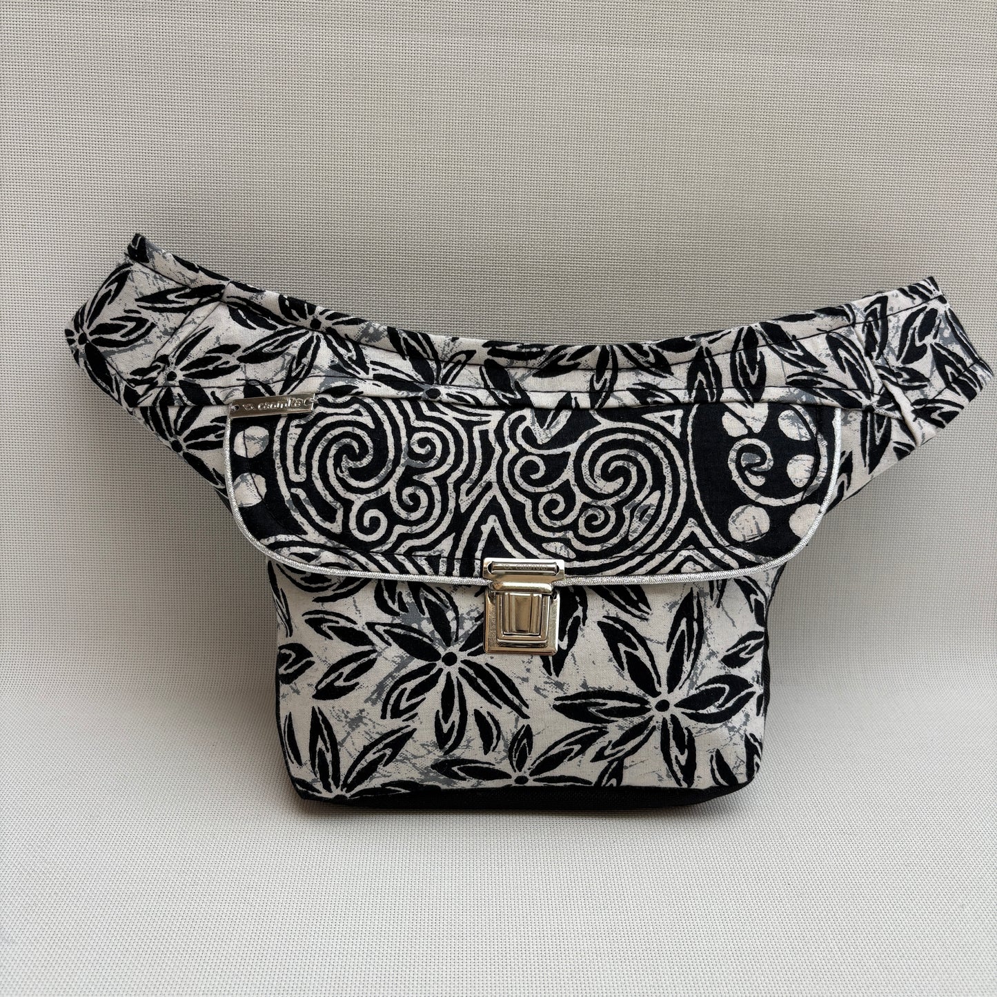 Riñonera Mini “Elegant Fantasy Floral” + Bolsillo trasero extra · Pieza Única Núm. 18773