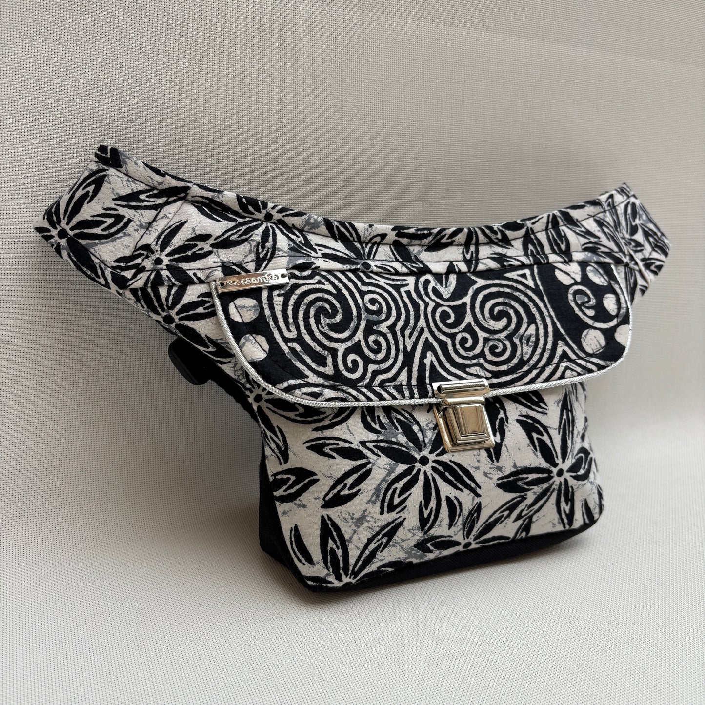 Riñonera Mini “Elegant Fantasy Floral” + Bolsillo trasero extra · Pieza Única Núm. 18773