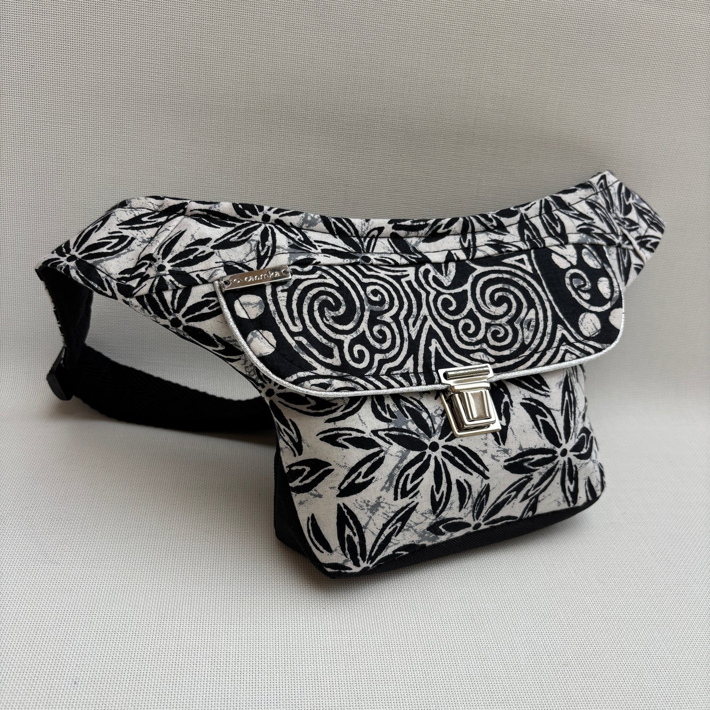 Riñonera Mini “Elegant Fantasy Floral” + Bolsillo trasero extra · Pieza Única Núm. 18773
