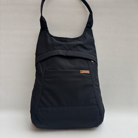 Mochila Impermeable "Everest" Color Negro · Súper ligera · Pieza 17337