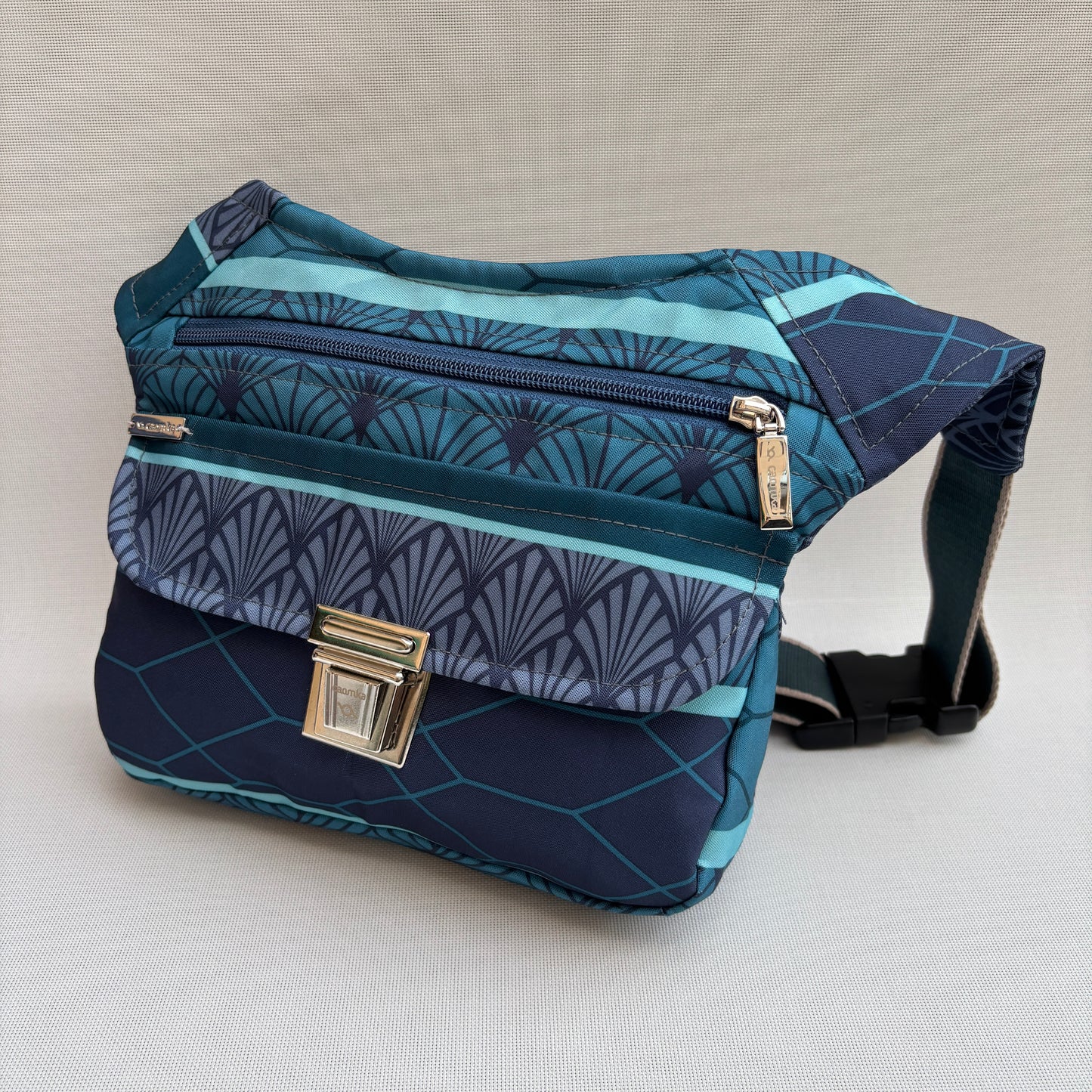 Special Blue Persian · Impermeable · Pieza Única Núm. 16537