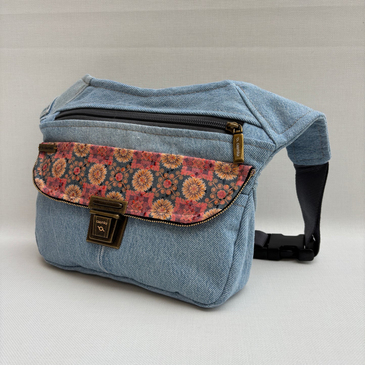 Riñonera "Special ♻️ Jeans Recycled ♻️ " + Bolsillo trasero con cremallera · Pieza Única Núm. 18939