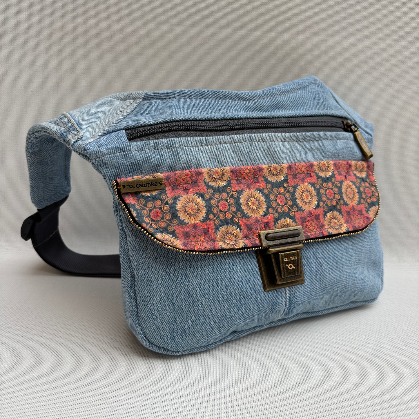 Riñonera "Special ♻️ Jeans Recycled ♻️ " + Bolsillo trasero con cremallera · Pieza Única Núm. 18939