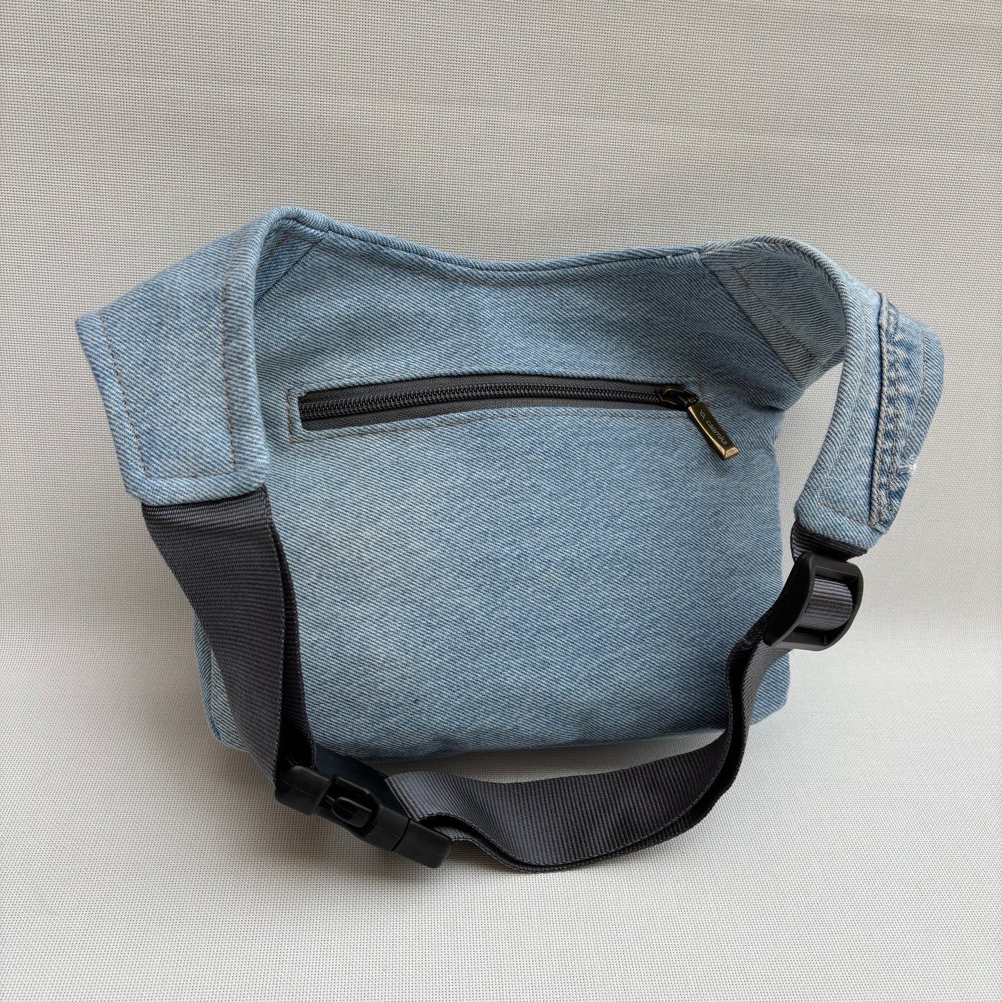 Riñonera "Special ♻️ Jeans Recycled ♻️ " + Bolsillo trasero con cremallera · Pieza Única Núm. 18939