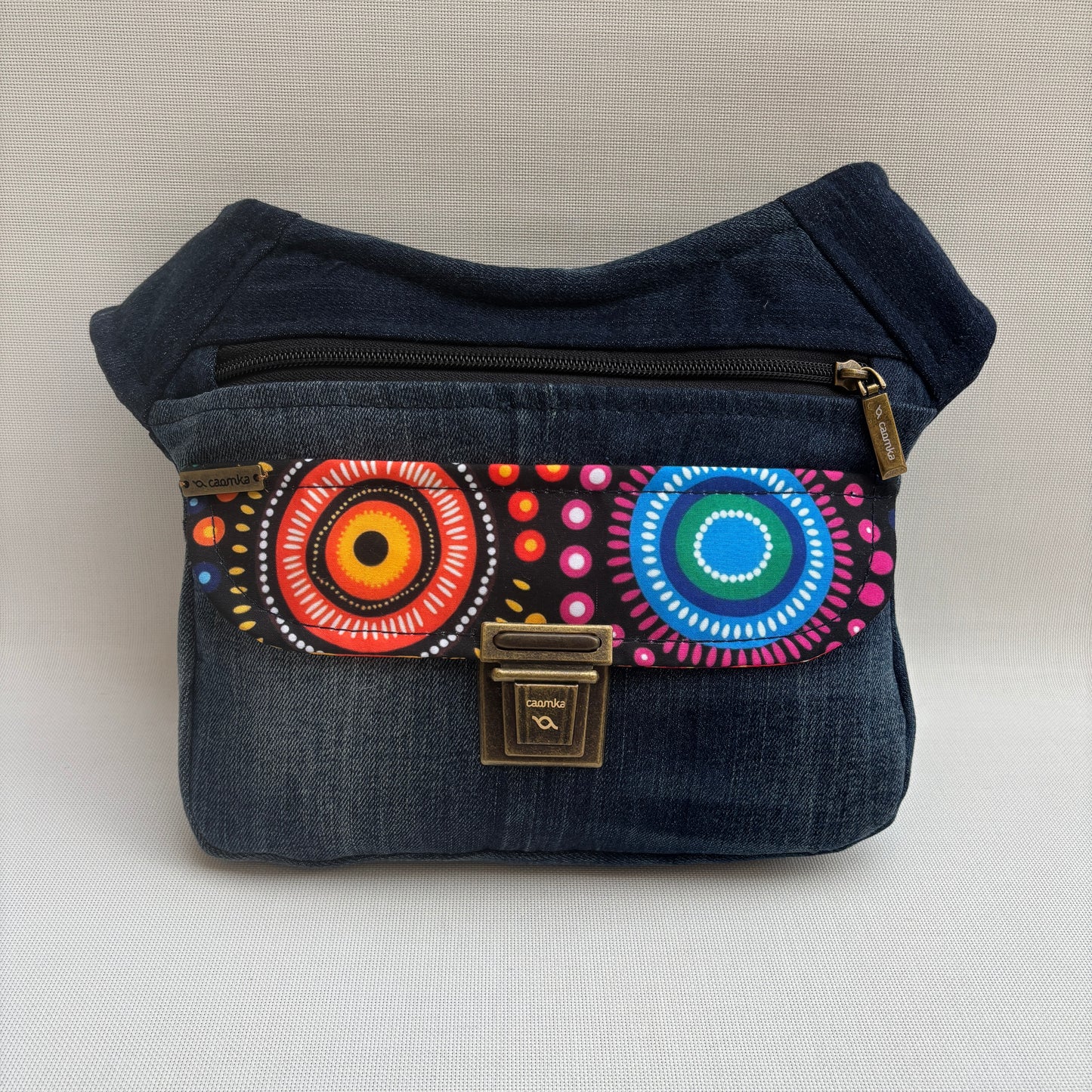 Riñonera ♻️ Jeans Recycled ♻️ + Bolsillo trasero · Pieza Única Núm. 18171
