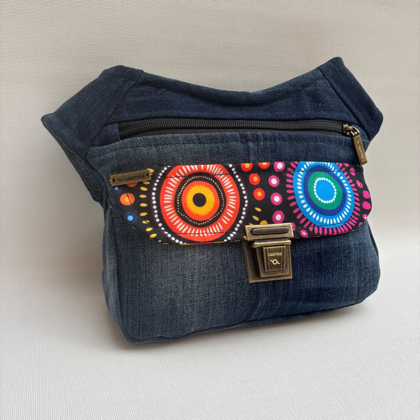Riñonera ♻️ Jeans Recycled ♻️ + Bolsillo trasero · Pieza Única Núm. 18171
