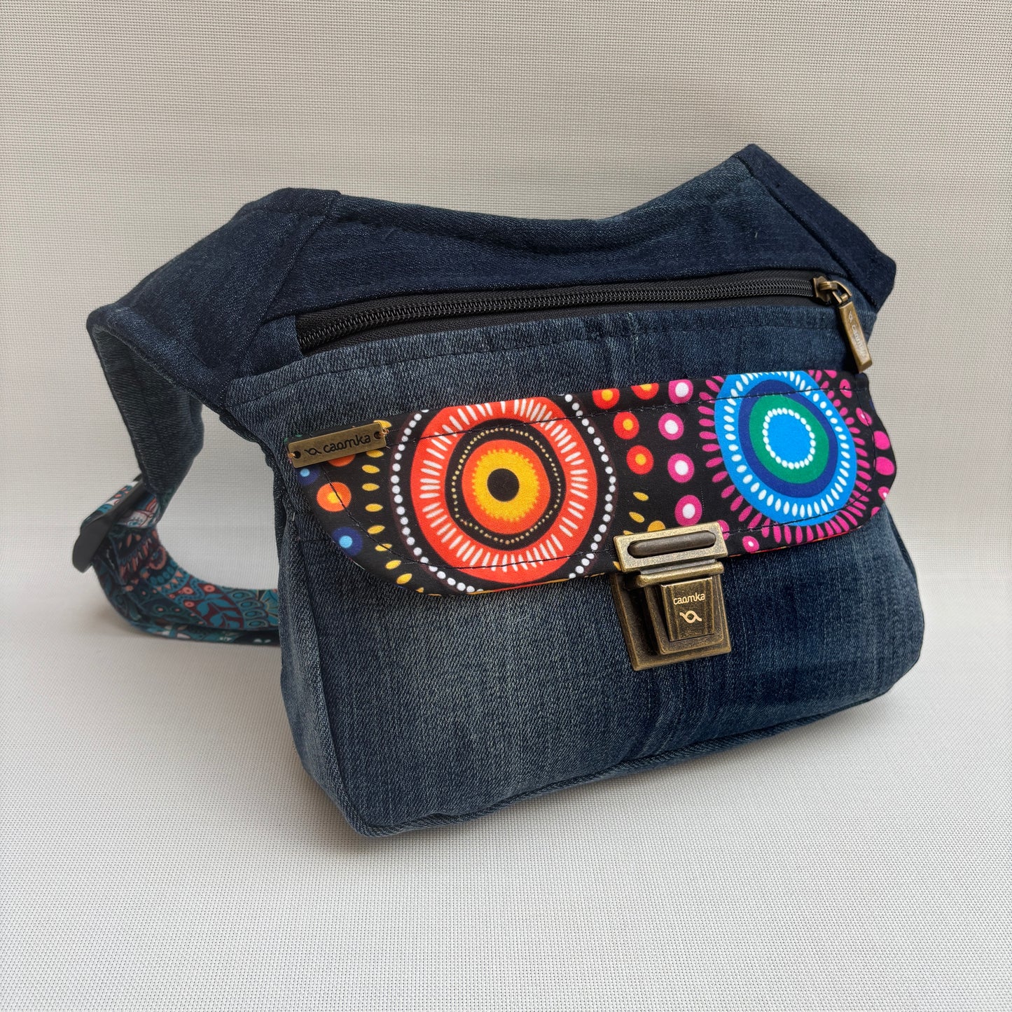 Riñonera ♻️ Jeans Recycled ♻️ + Bolsillo trasero · Pieza Única Núm. 18171