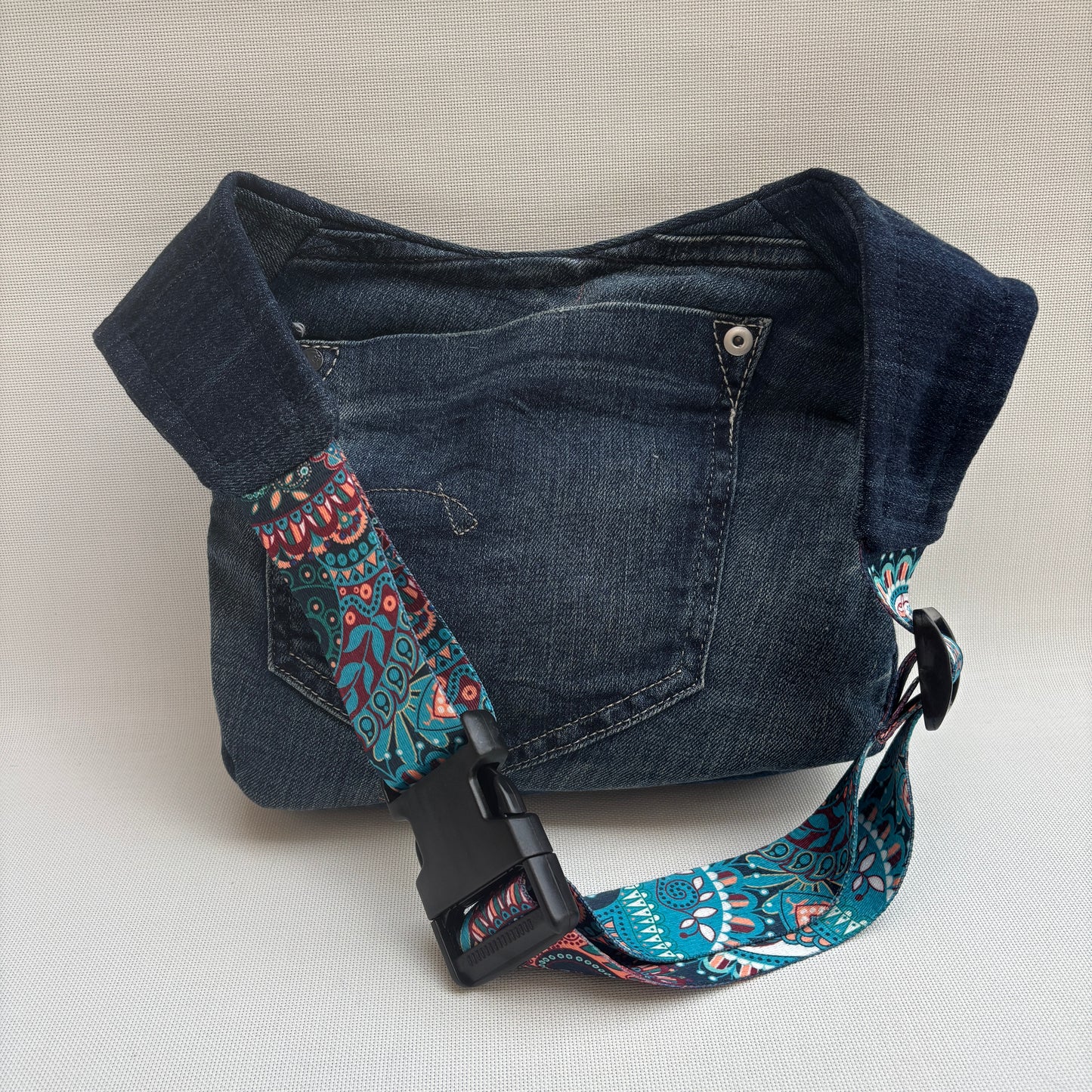 Riñonera ♻️ Jeans Recycled ♻️ + Bolsillo trasero · Pieza Única Núm. 18171