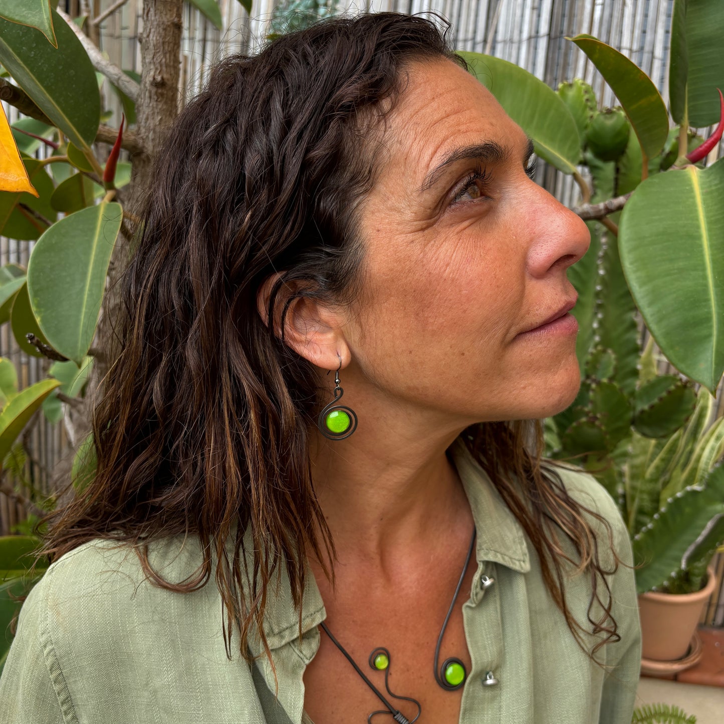 Pendientes "Caracol Lima" – Vidrio fundido y hierro forjado.