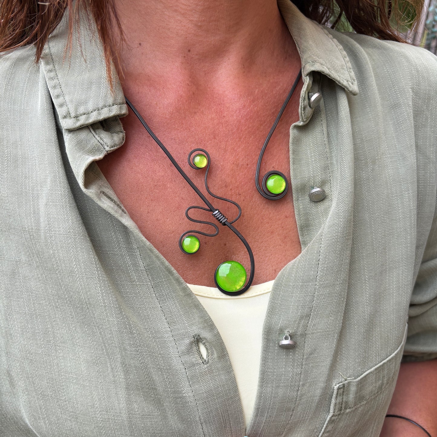 Collar "Cuatro Soles Lima"  ¡Pieza única! – Vidrio fundido y hierro forjado