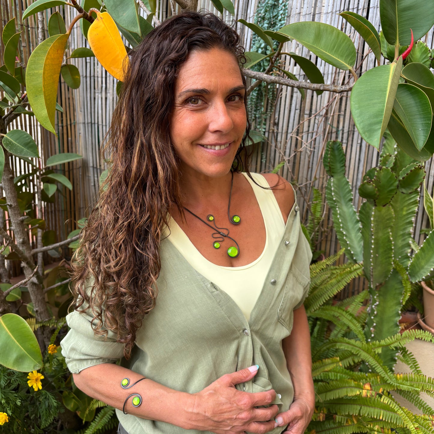 Collar "Cuatro Soles Lima"  ¡Pieza única! – Vidrio fundido y hierro forjado