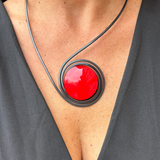 🎁 Collar "Sol Rojo" – Vidrio fundido y hierro forjado. Creación del Artista Mauricio. (100% off)