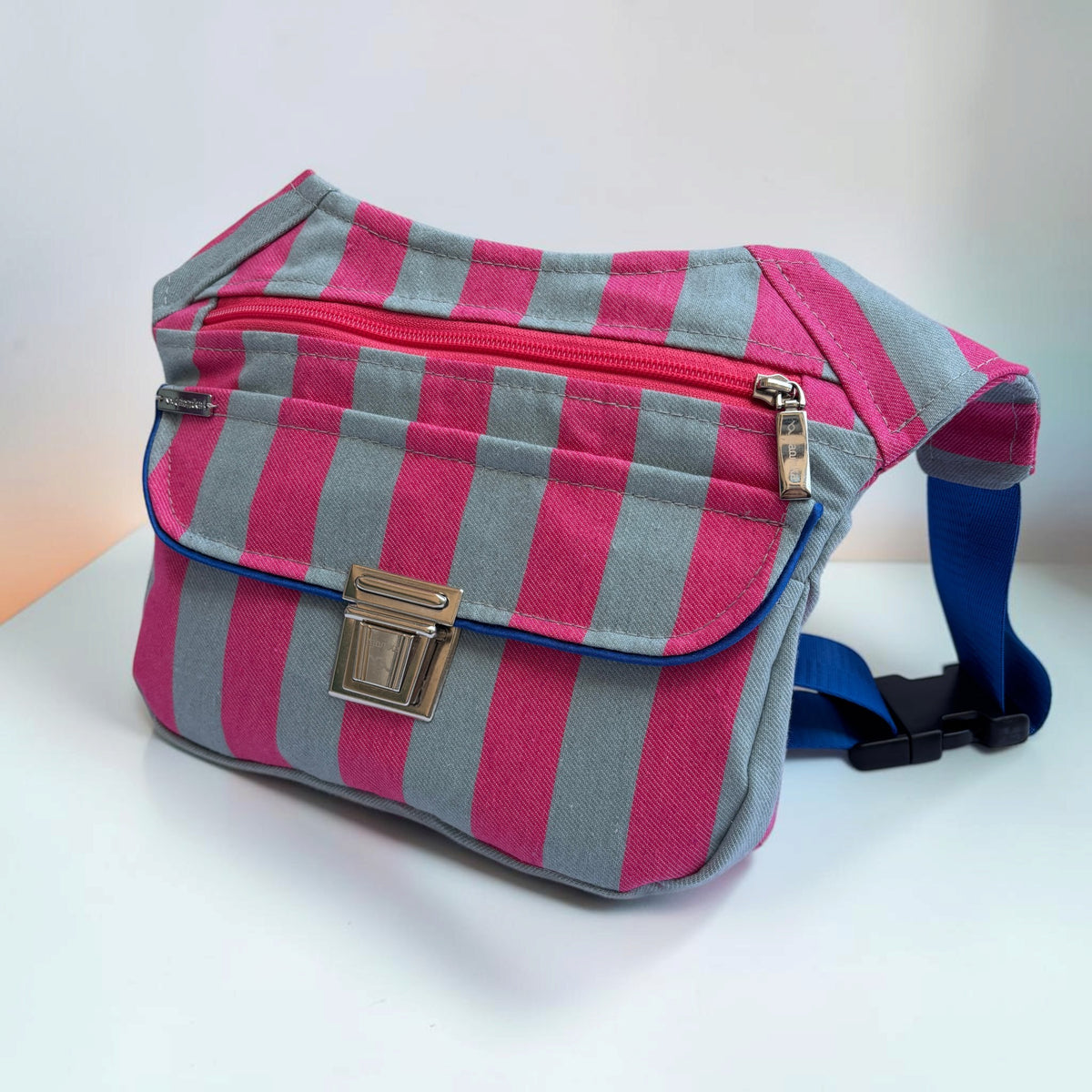 Riñonera Original "Special Pink & Grey Electric Blue" · Pieza Única Núm. 19651