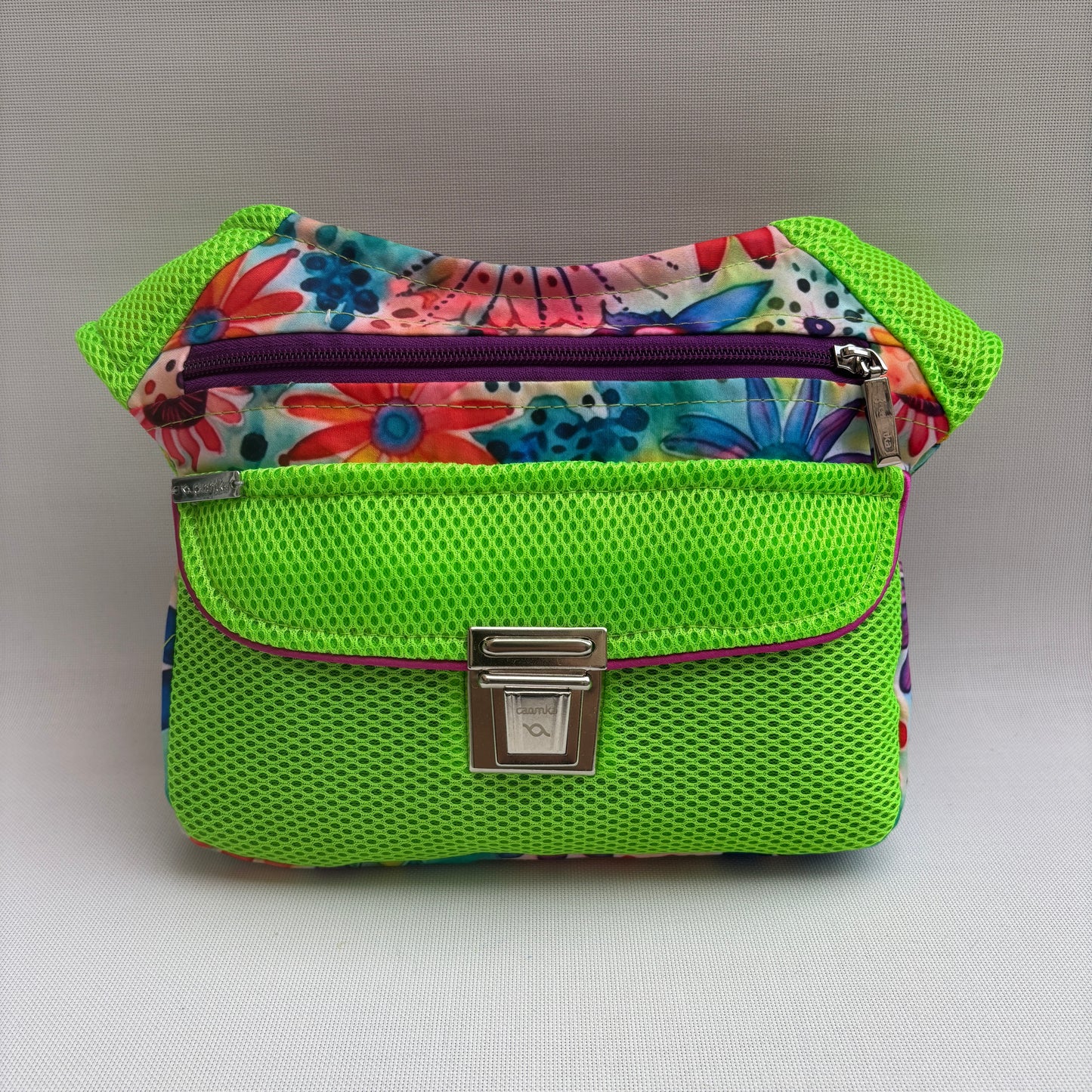 Riñonera "Soft 3D Flowers" · Pieza Única Núm. 18072